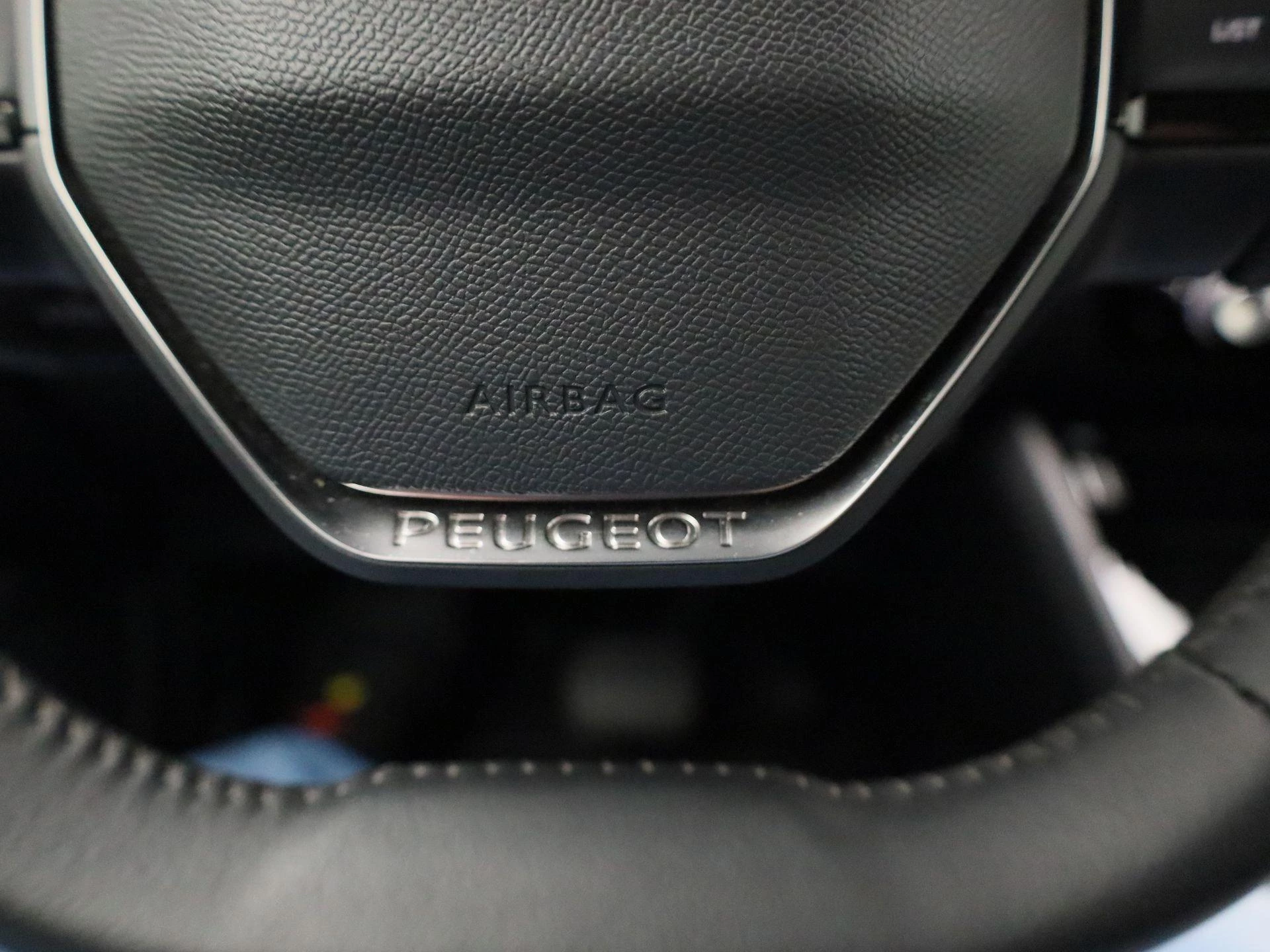 Peugeot-e-2008-image-28