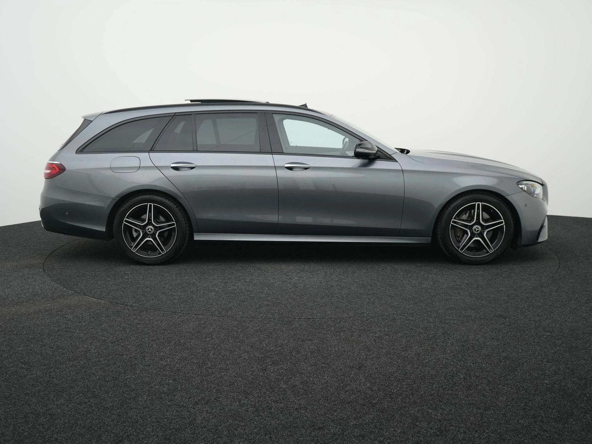 Mercedes-Benz-E-Klasse-image-6