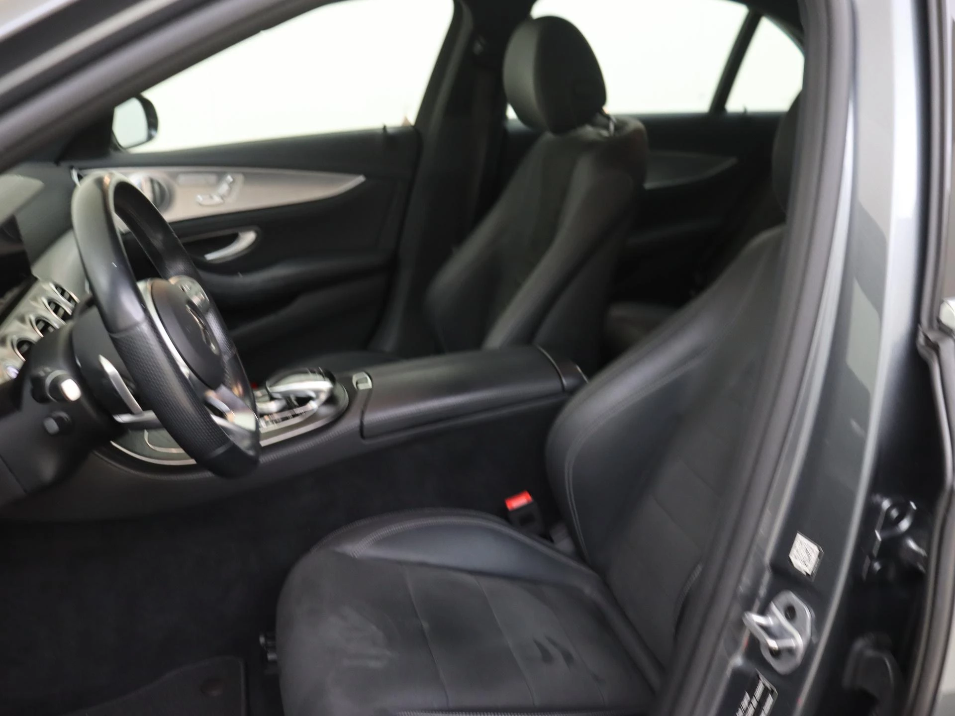 Mercedes-Benz-E-Klasse-image-10