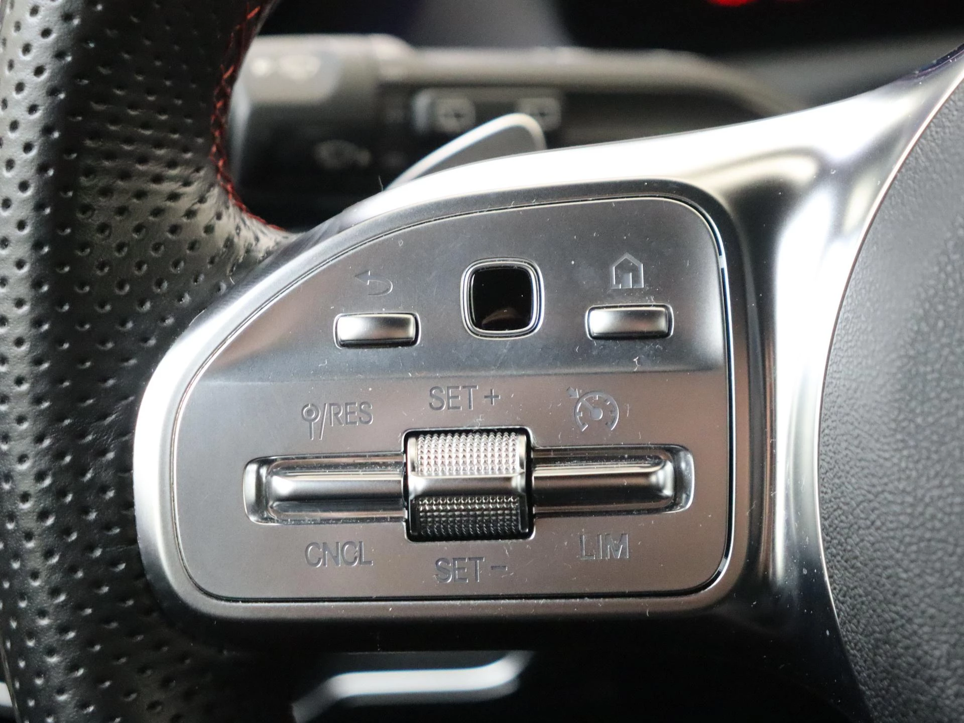 Mercedes-Benz-A-Klasse-image-12