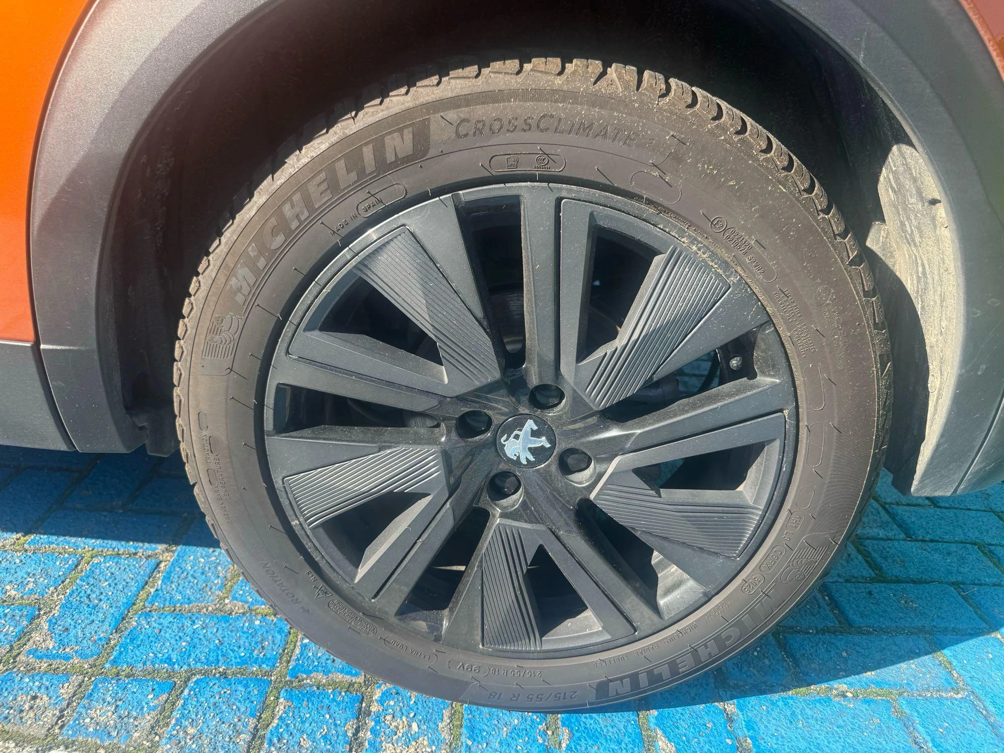 Peugeot-e-2008-image-14