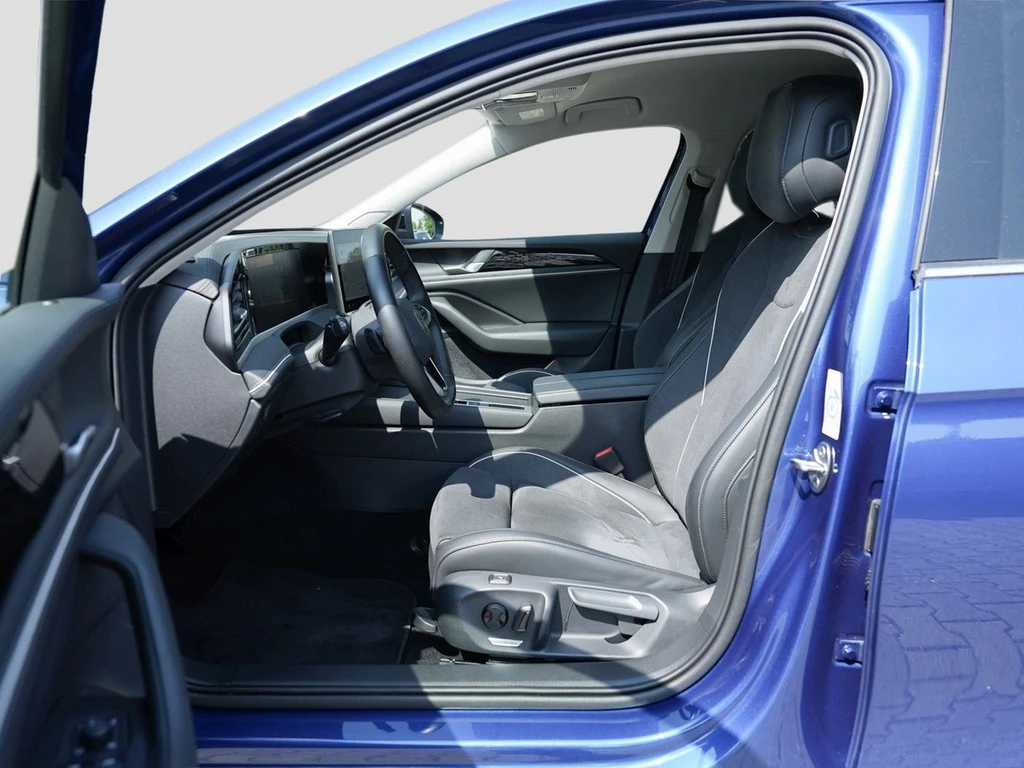 Volkswagen-Passat-image-13