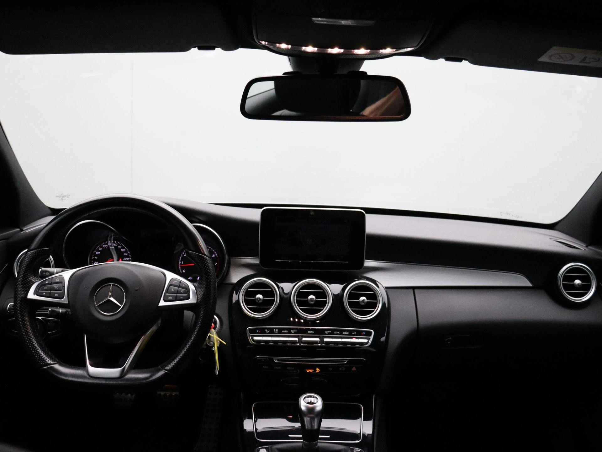 Mercedes-Benz-C-Klasse-image-22