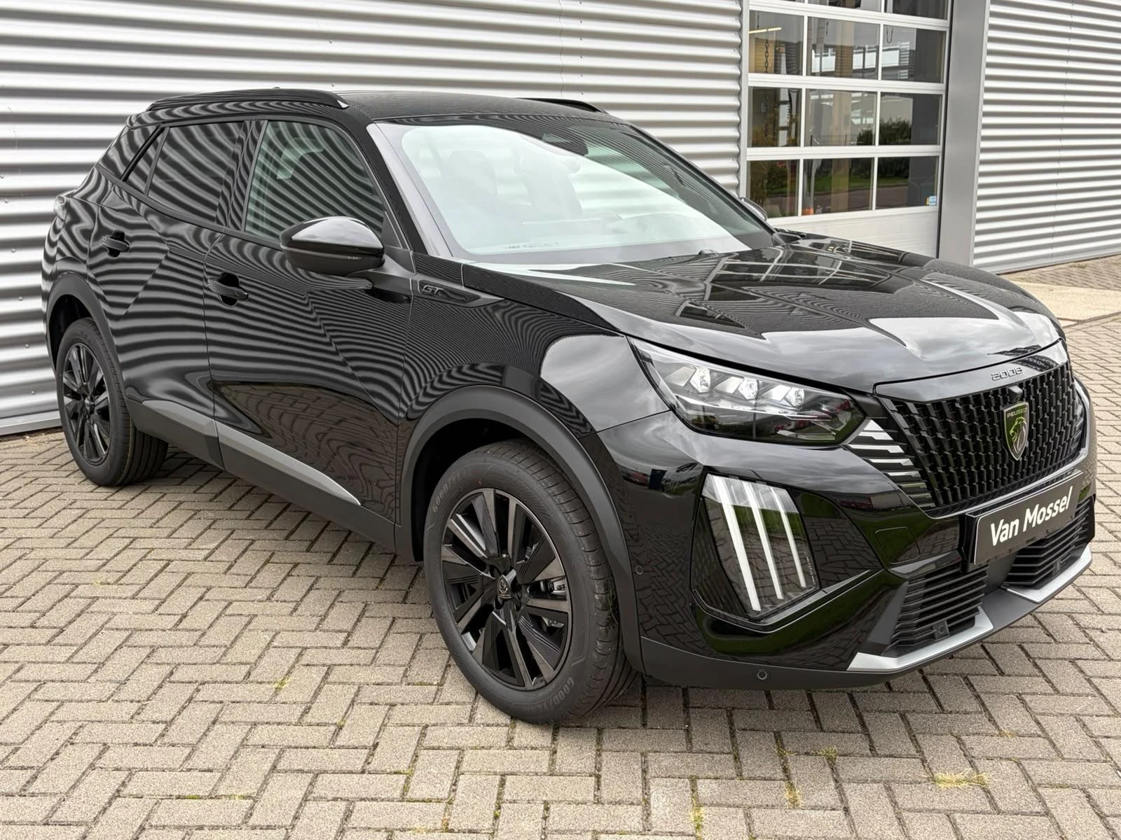 Peugeot-2008-image-2