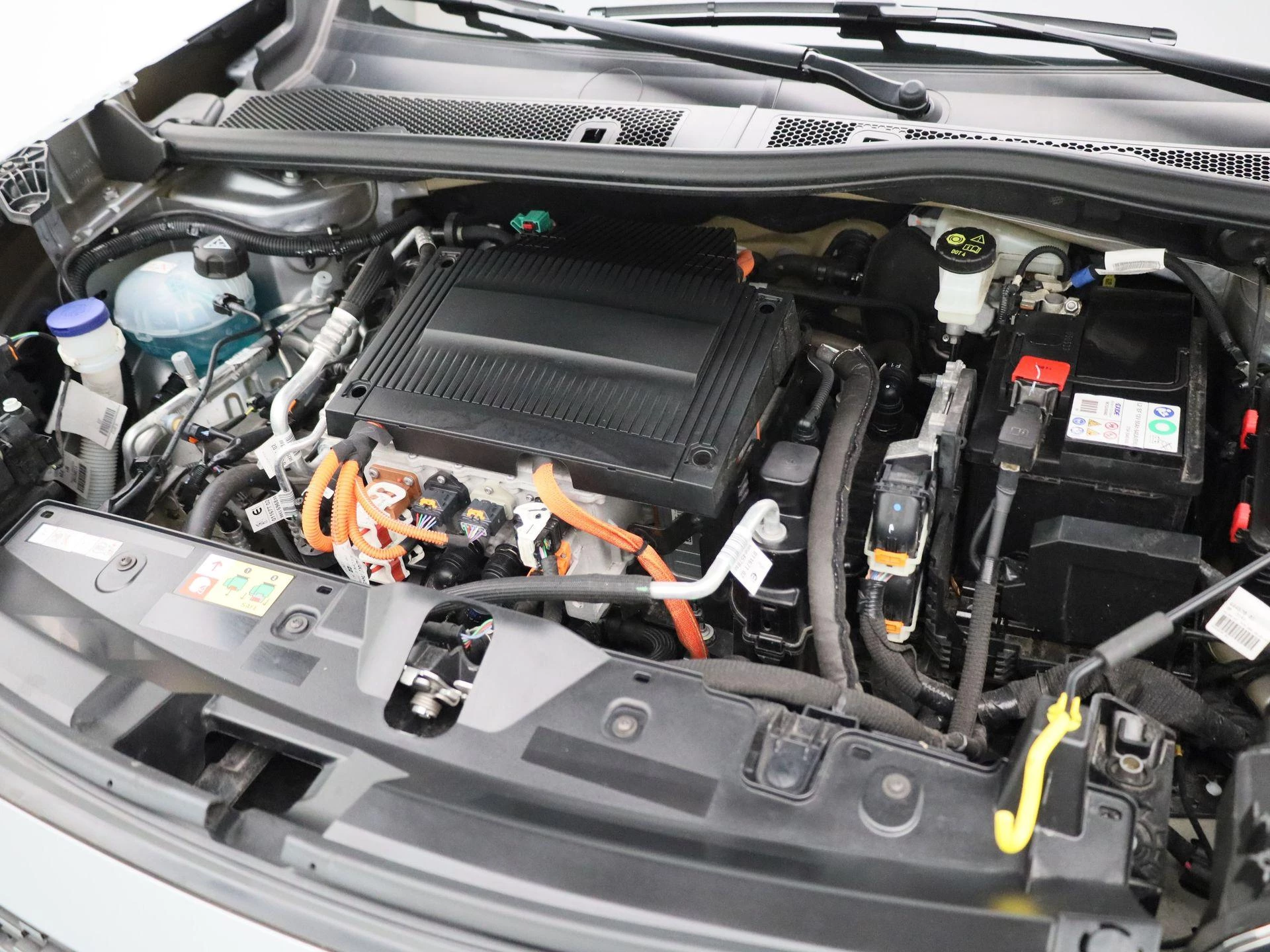 Peugeot-e-2008-image-37