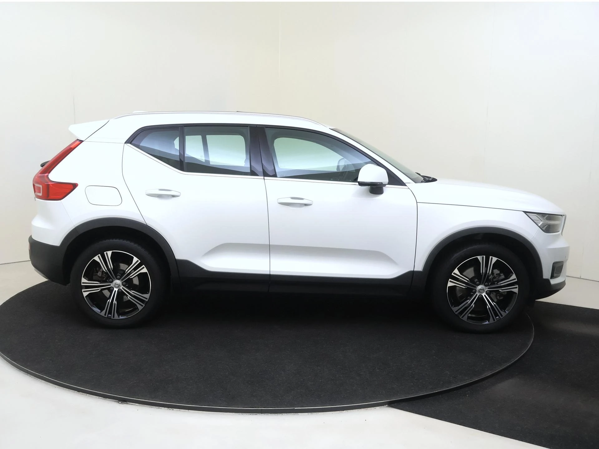Volvo-XC40-image-8