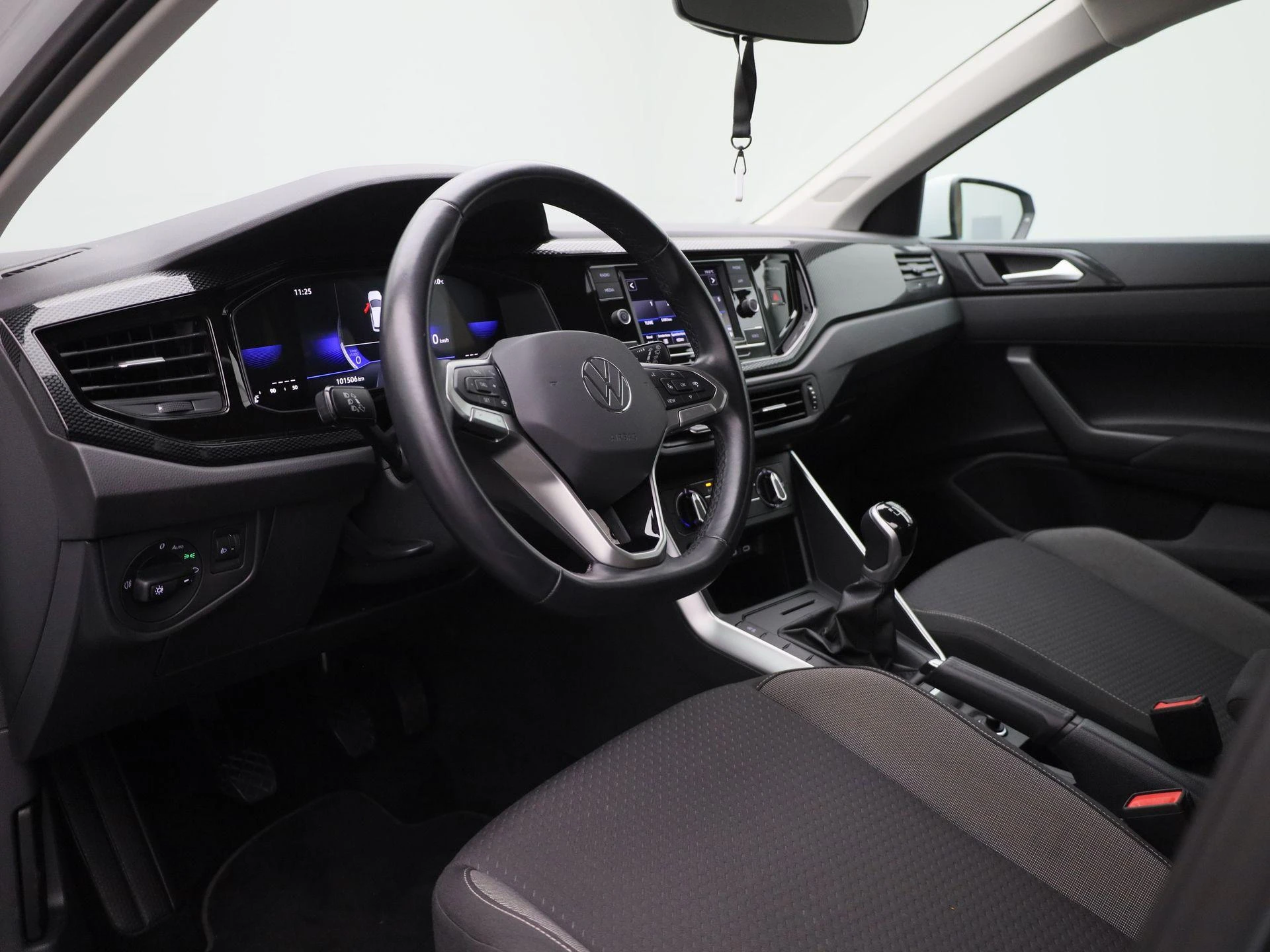 Volkswagen-Polo-image-28