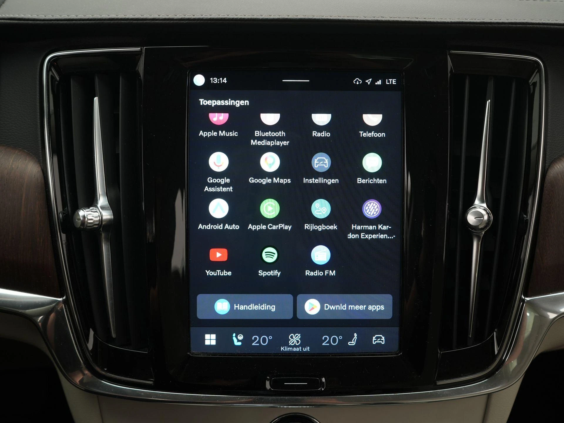 Volvo-S90-image-18