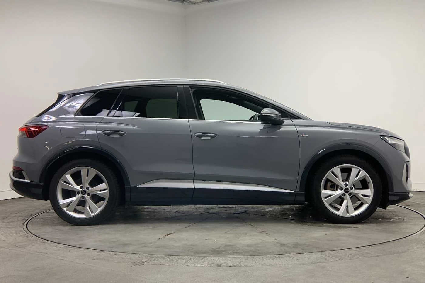 Audi-Q4 e-tron-image-3