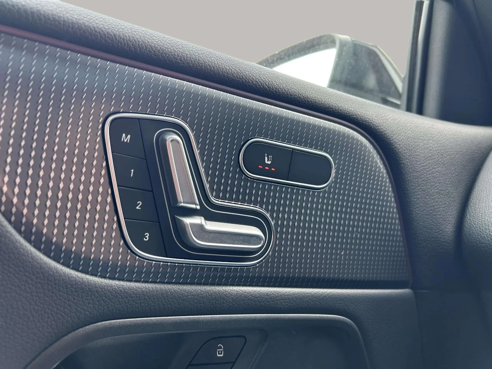 Mercedes-Benz-EQB-image-10