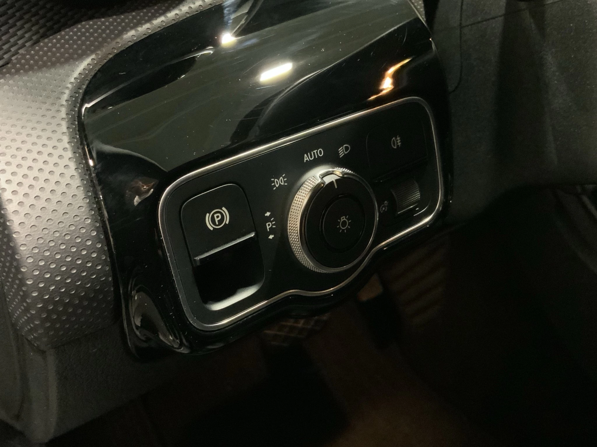 Mercedes-Benz-CLA-image-18