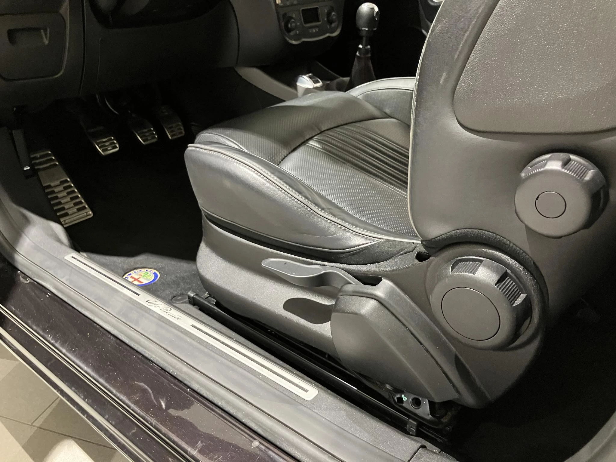 Alfa Romeo-MiTo-image-13