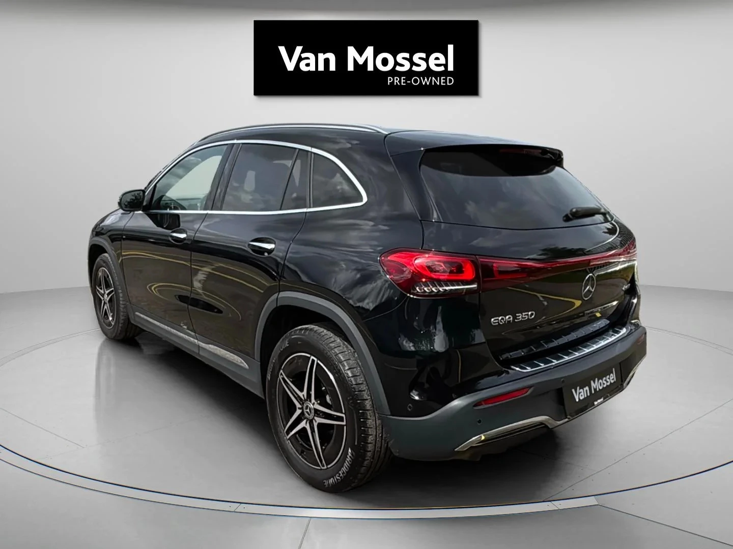 Mercedes-Benz-EQA-image-2