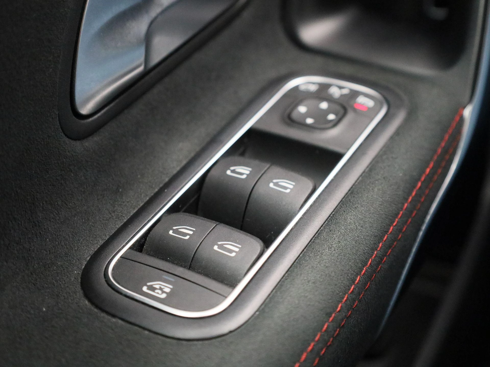 Mercedes-Benz-CLA-image-31