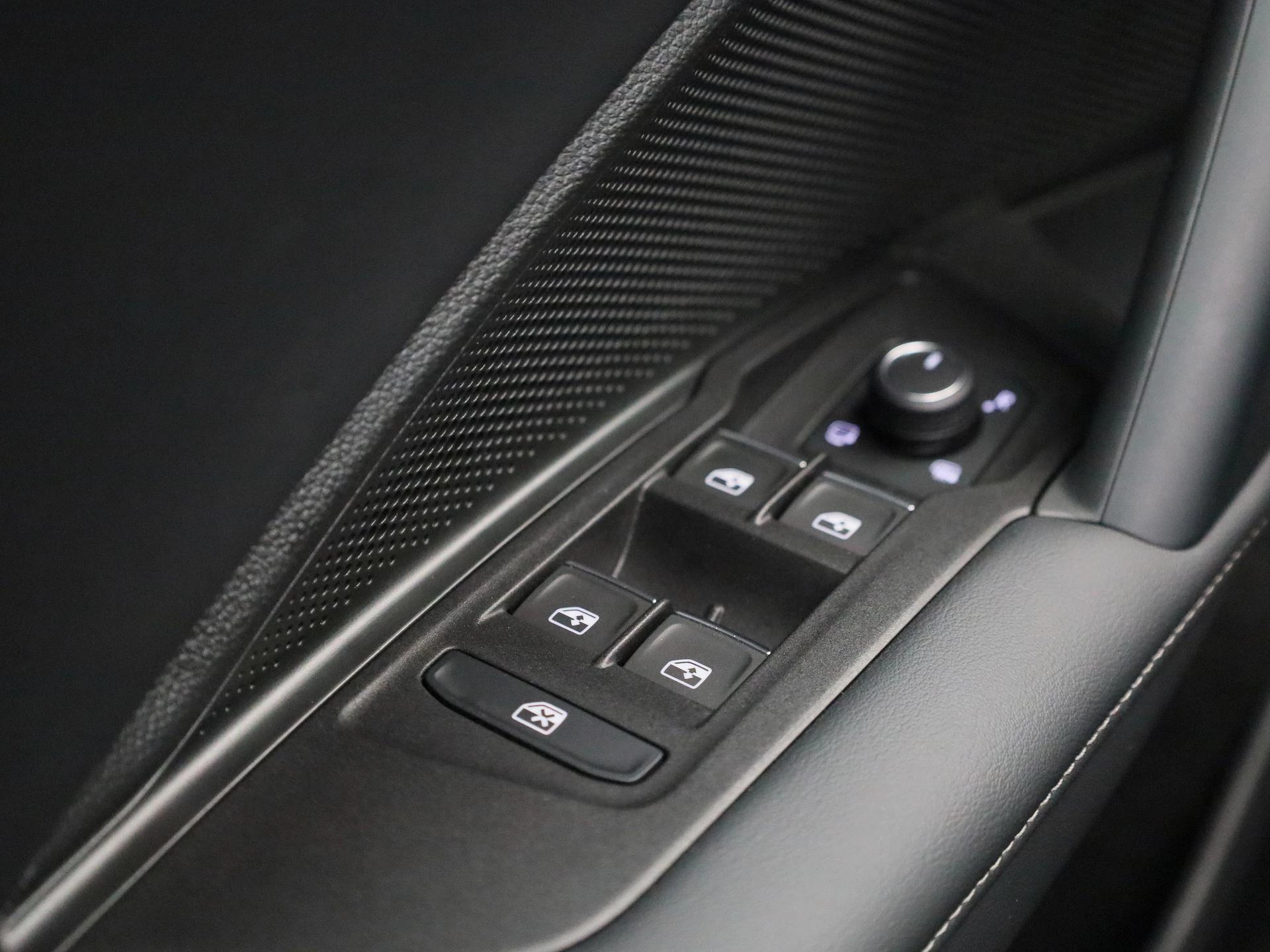 Volkswagen-Tiguan-image-35