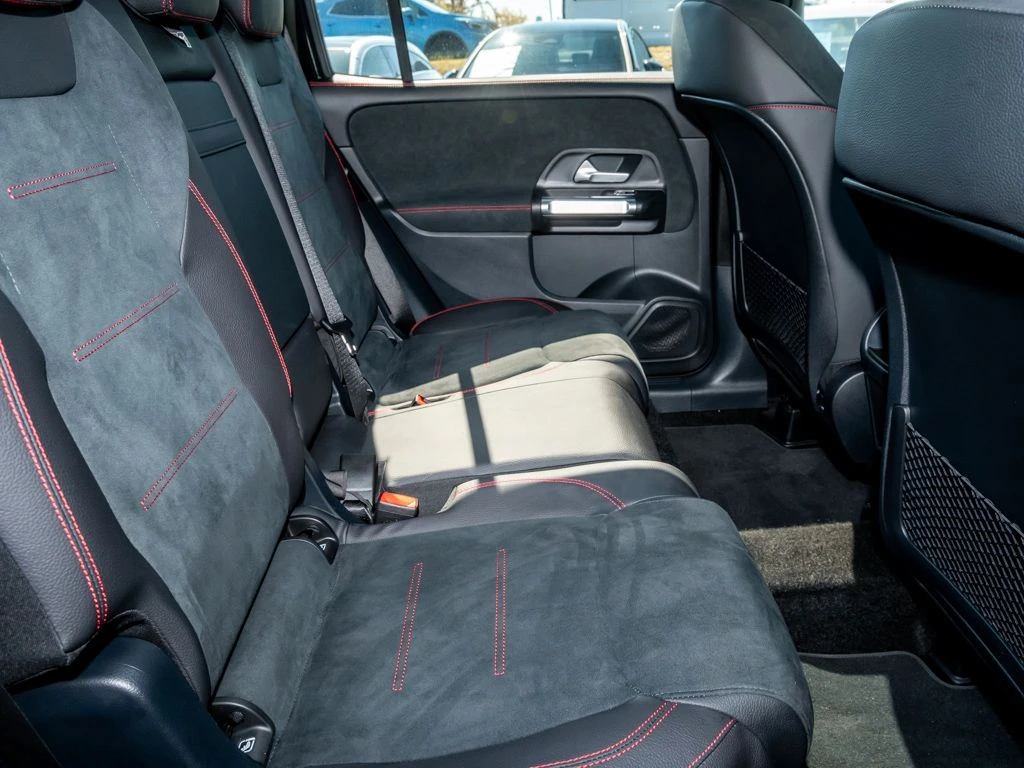 Mercedes-Benz-GLB 200 d-image-12