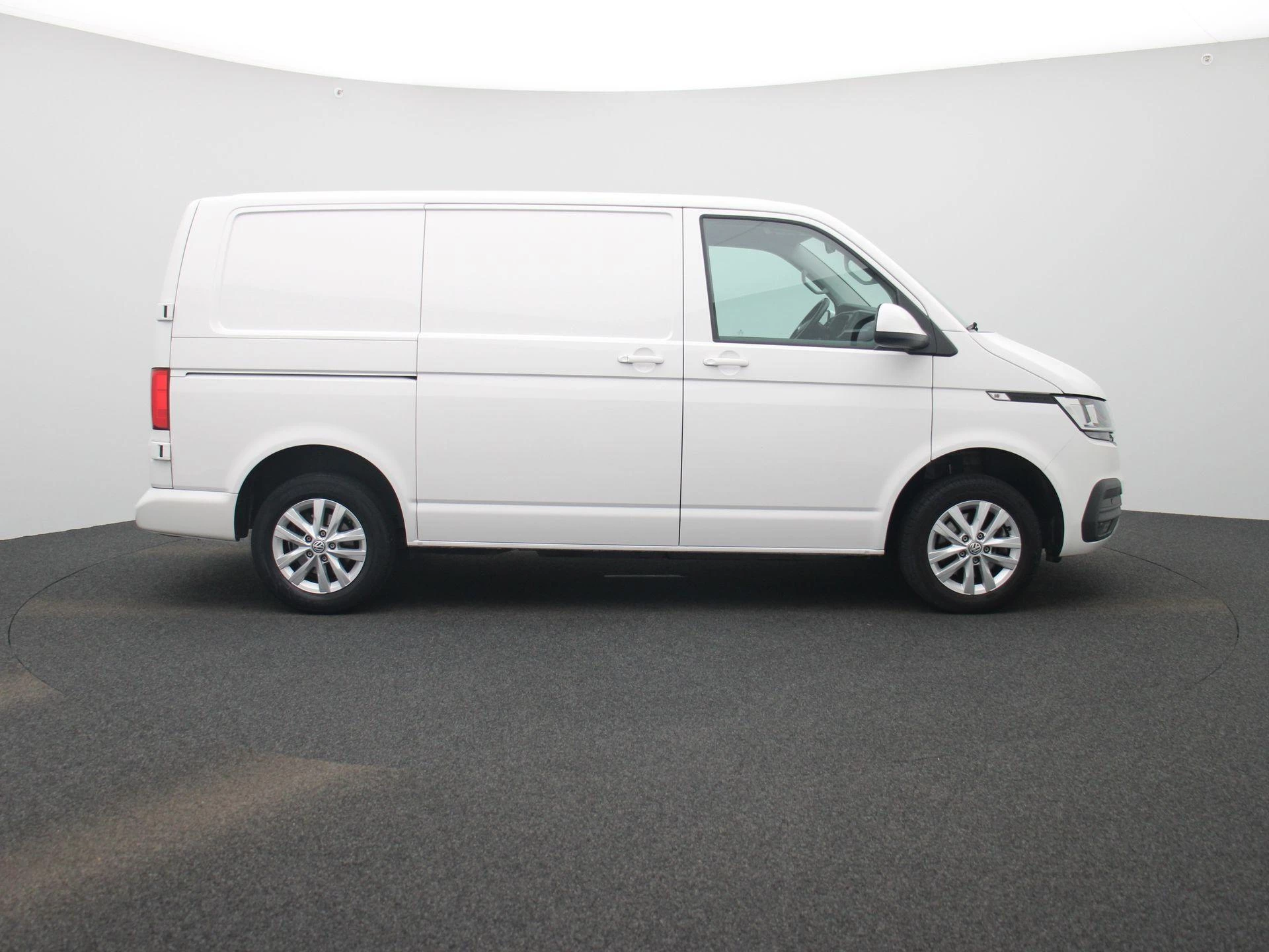 Volkswagen-Transporter-image-5