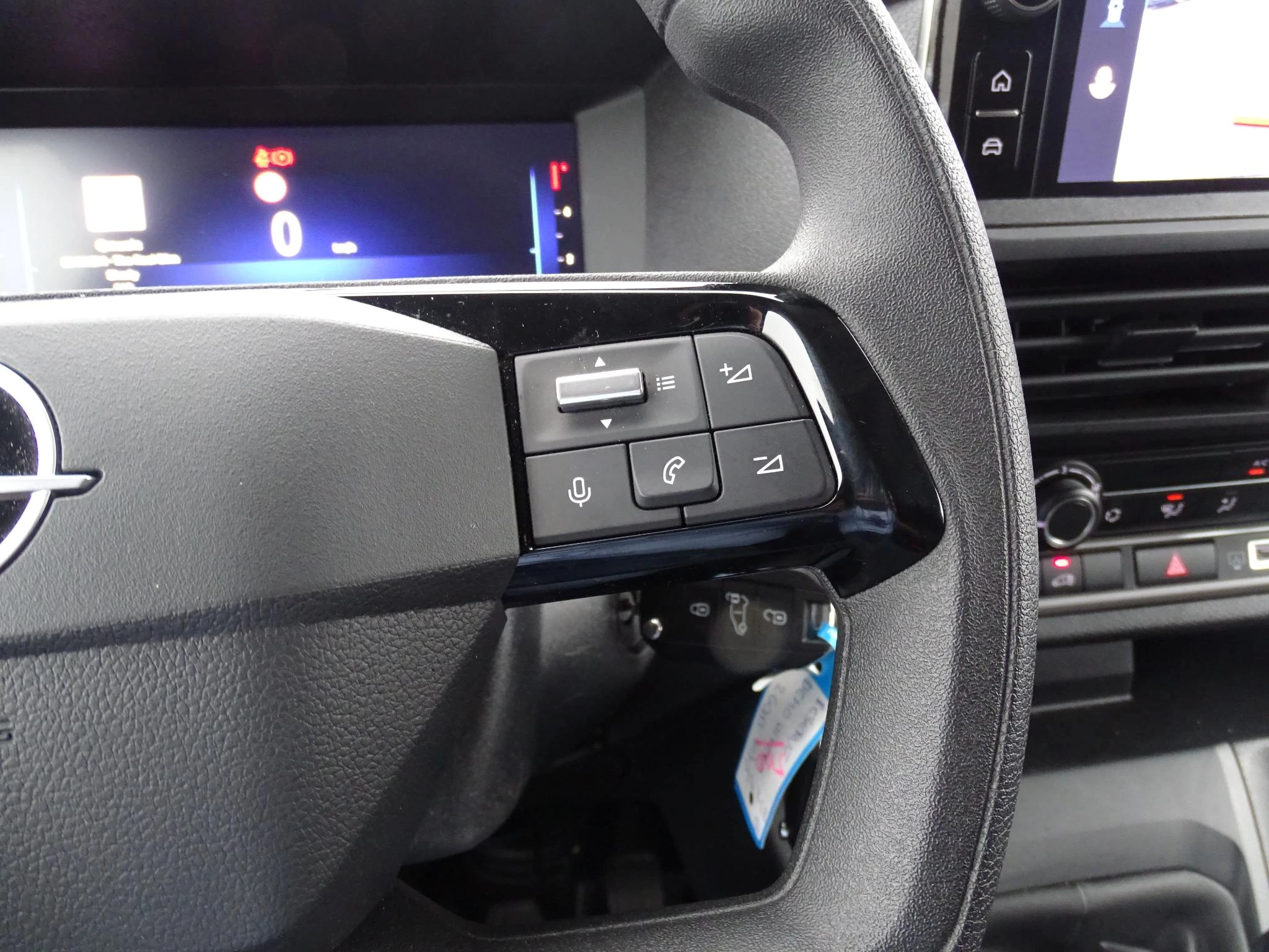 Opel-Vivaro-image-20