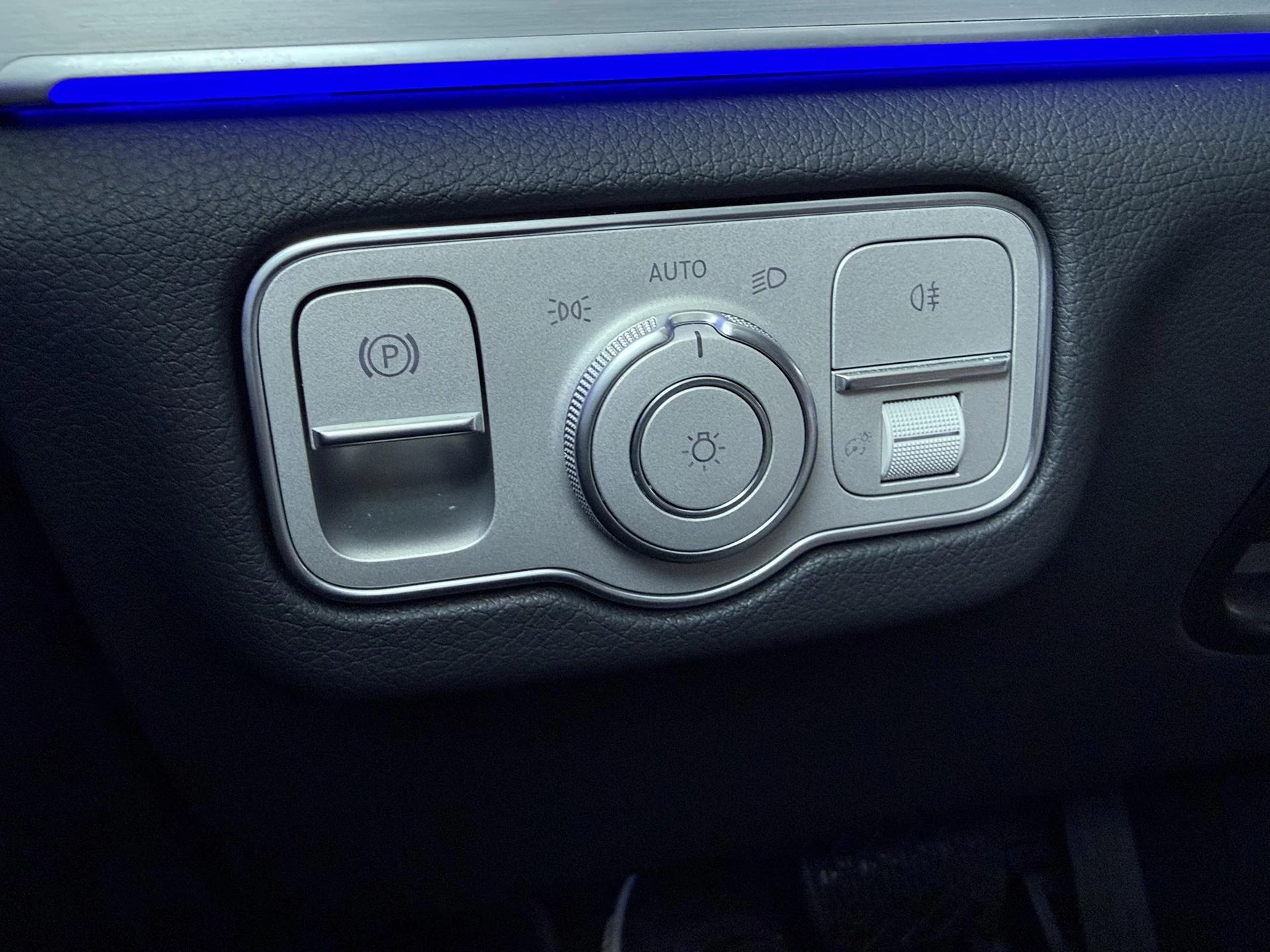 Mercedes-Benz-GLE-image-25