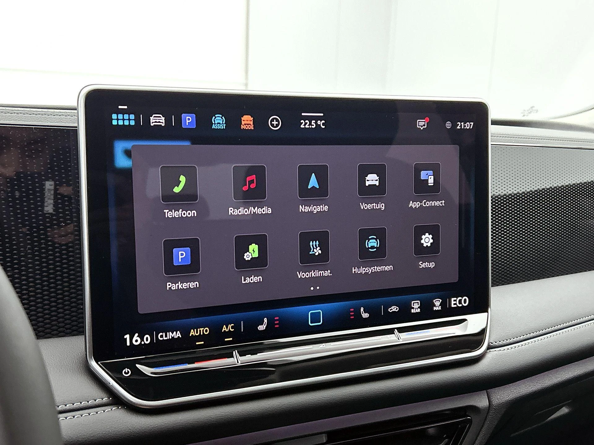 Volkswagen-Tiguan-image-14