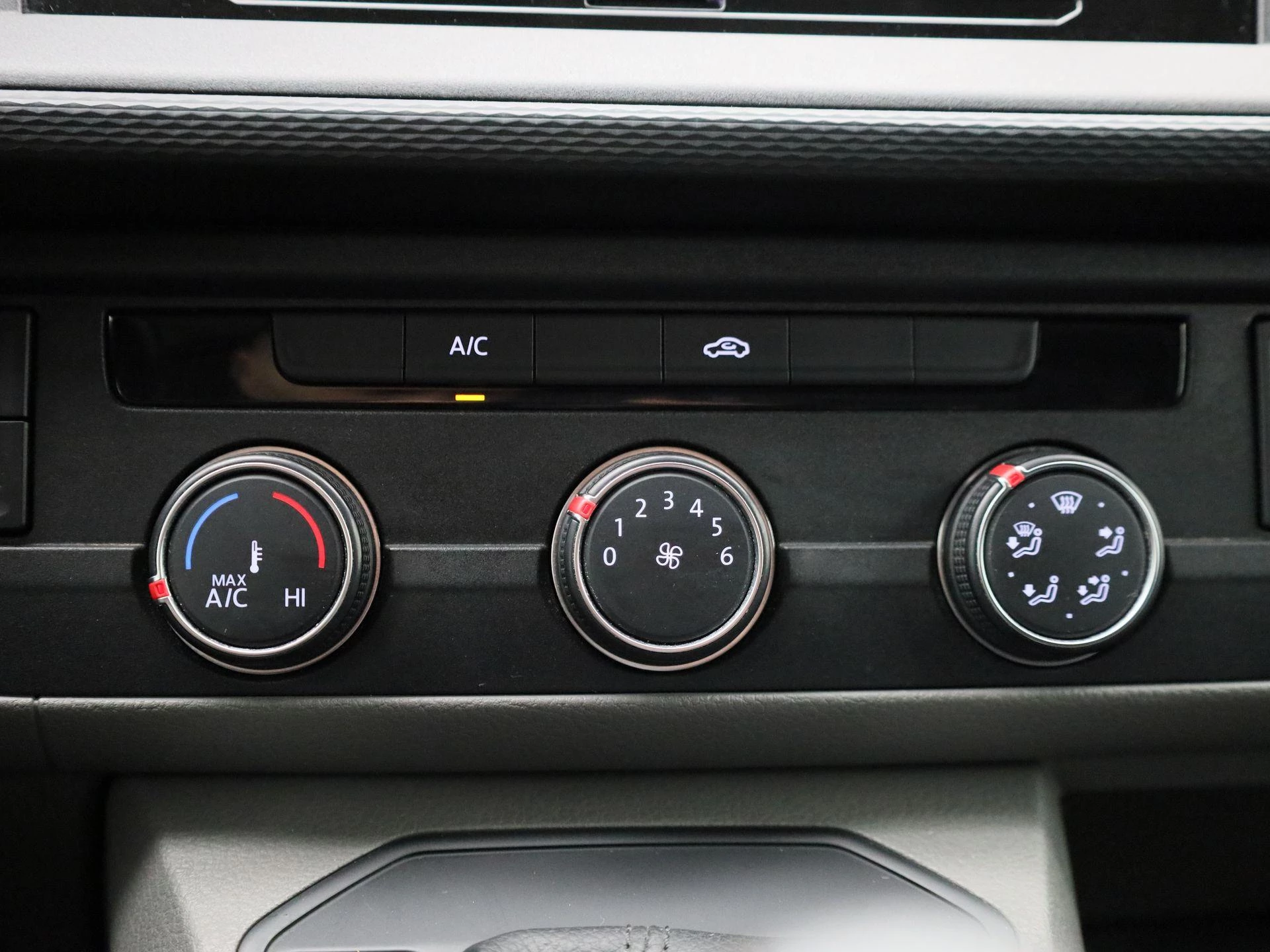 Volkswagen-Transporter-image-20