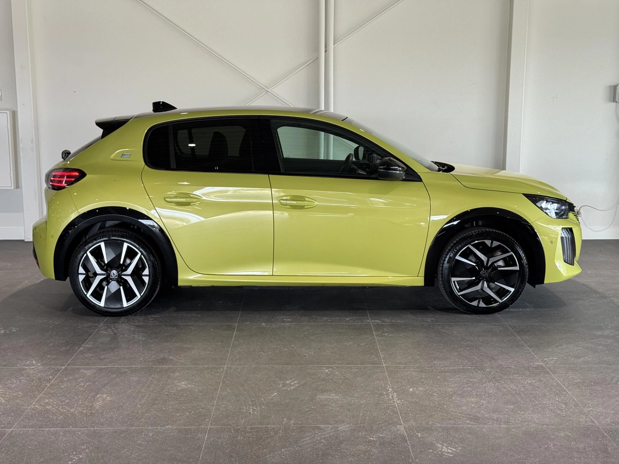 Peugeot-e-208-image-3