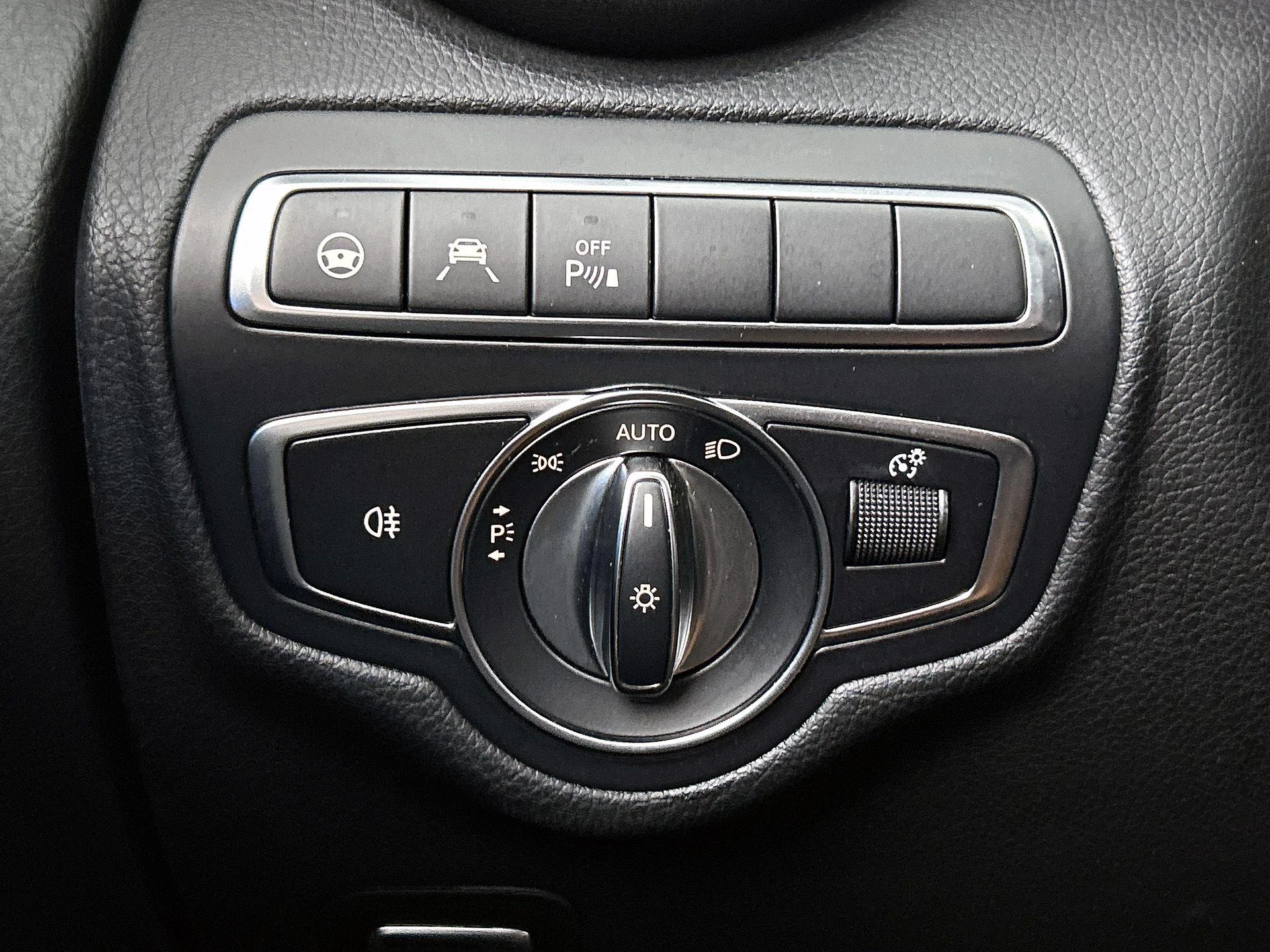 Mercedes-Benz-GLC-image-23
