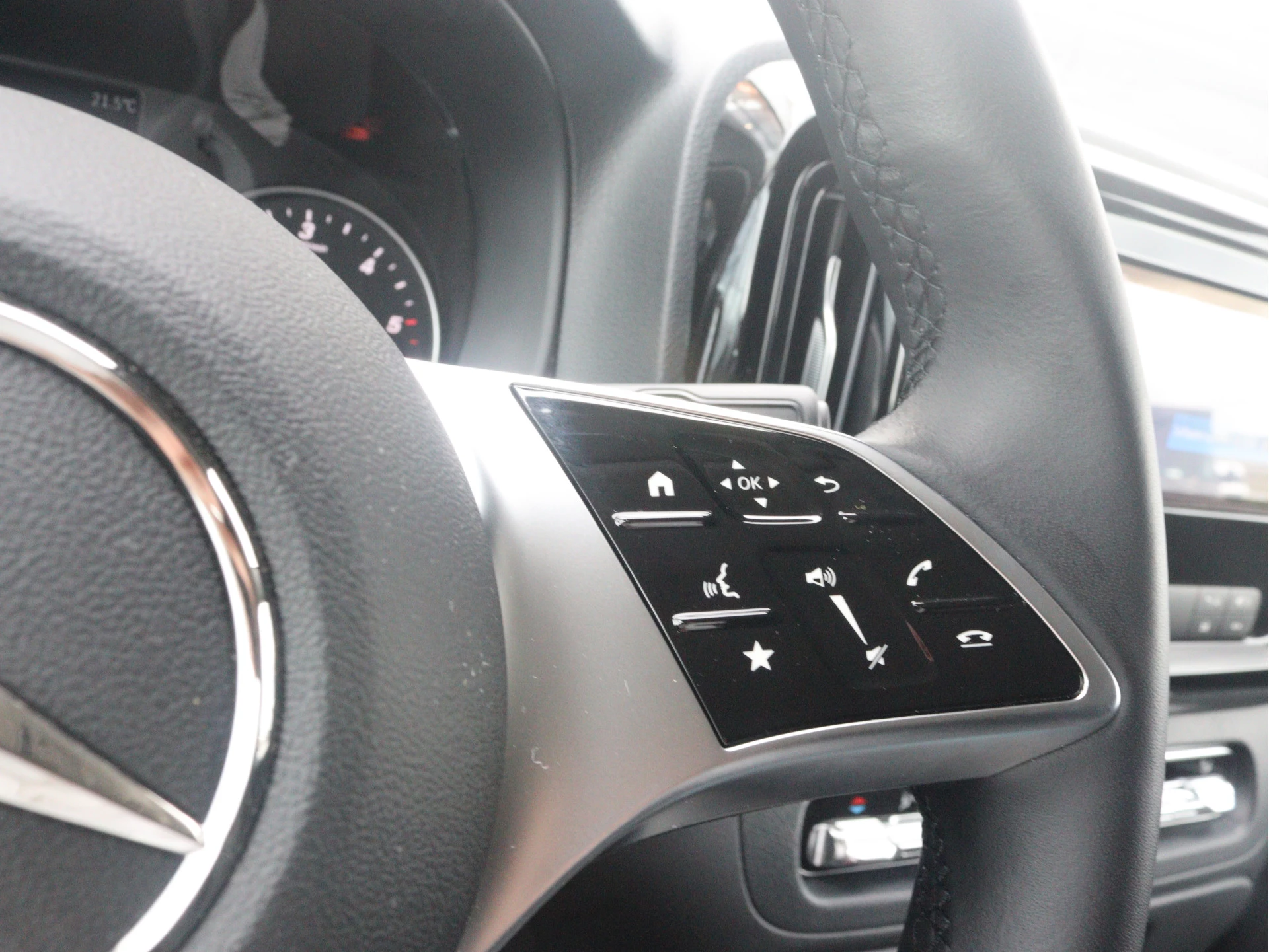 Mercedes-Benz-Vito-image-7