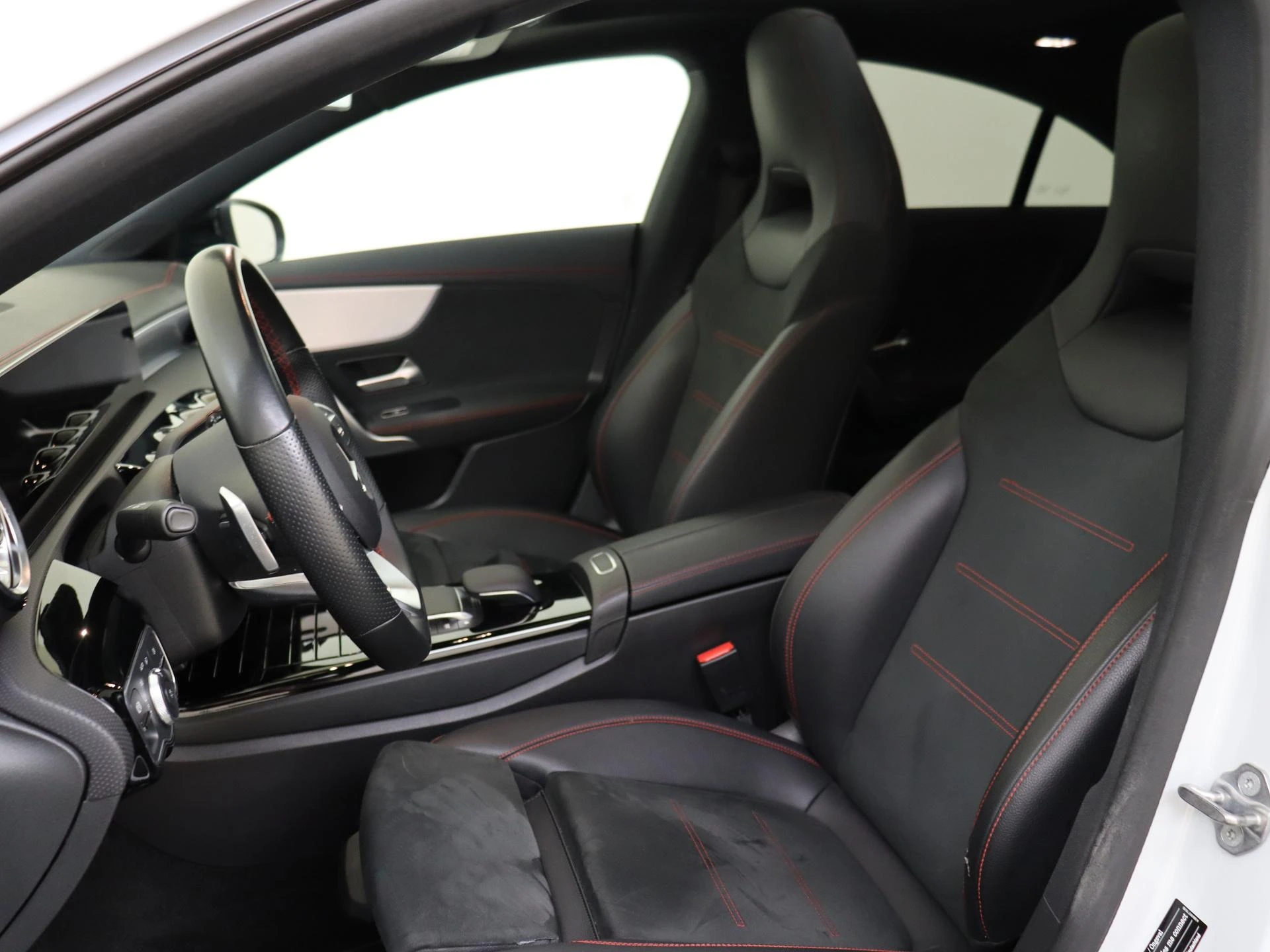 Mercedes-Benz-CLA-image-12
