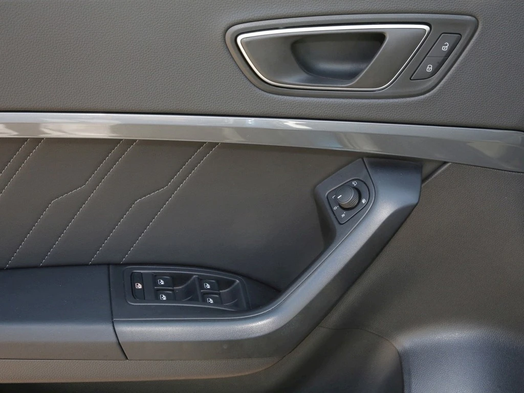 SEAT Ateca 1.5 TSI DSG Style 17" Navi AHK LED SHZ DAB