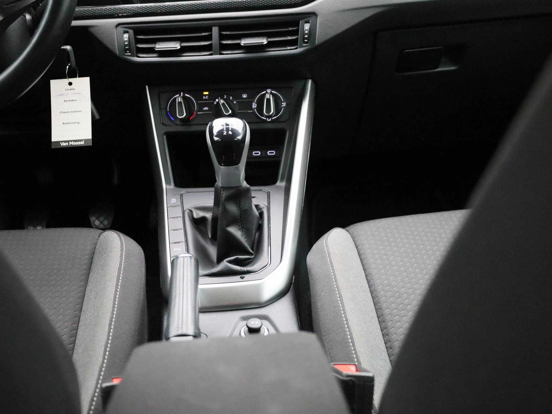 Volkswagen-Polo-image-9