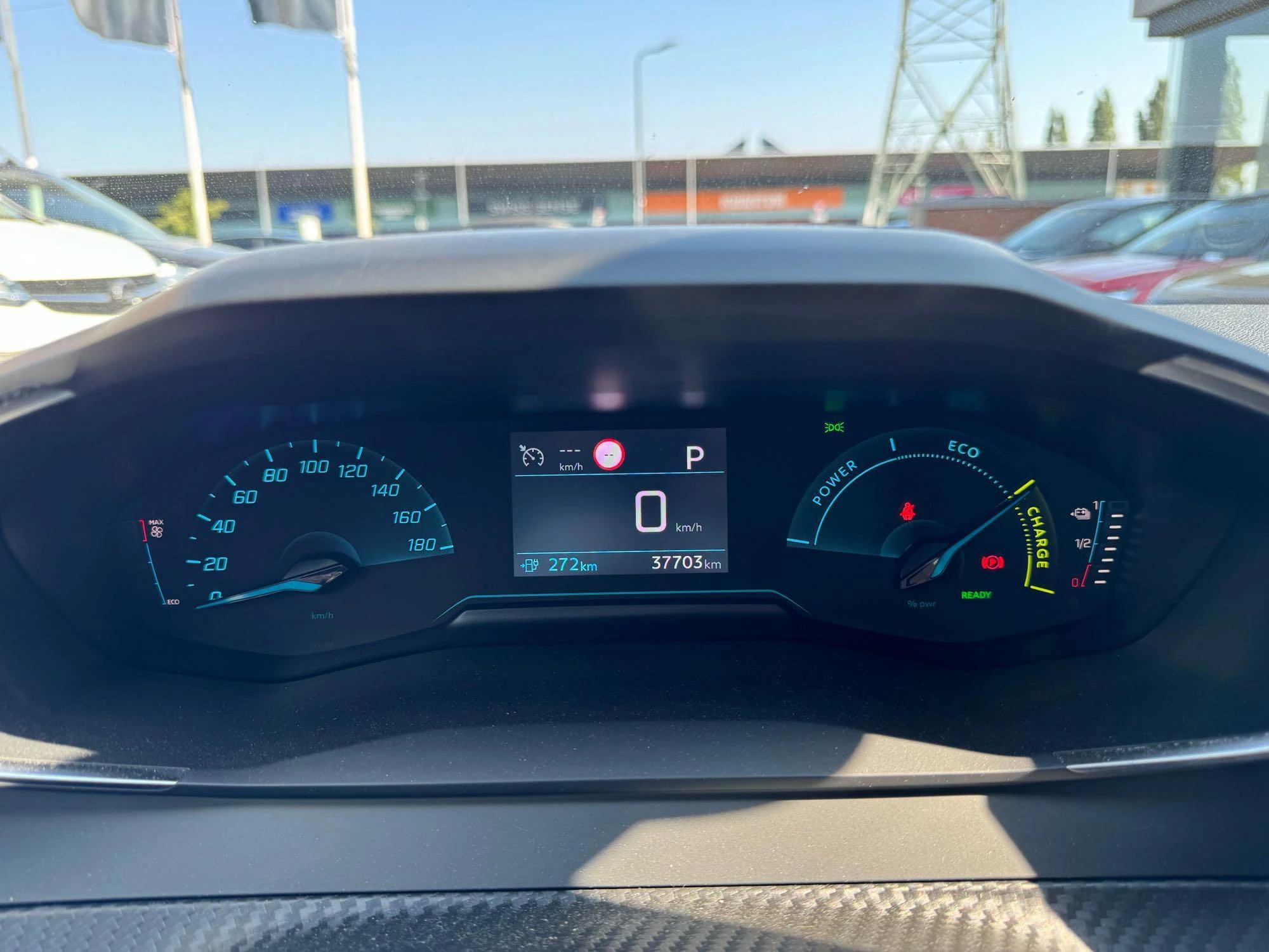 Peugeot-e-2008-image-13