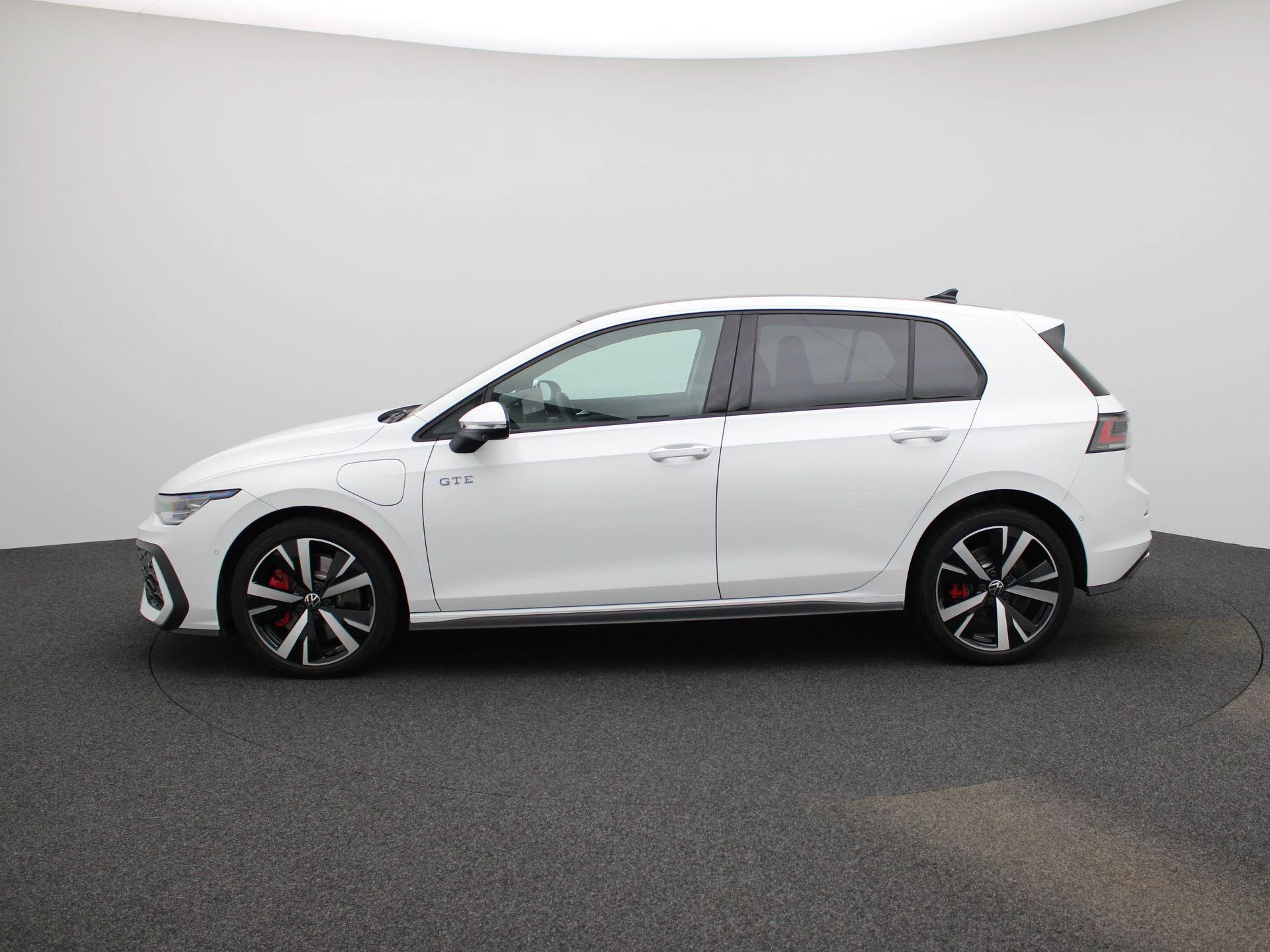 Volkswagen-Golf-image-3