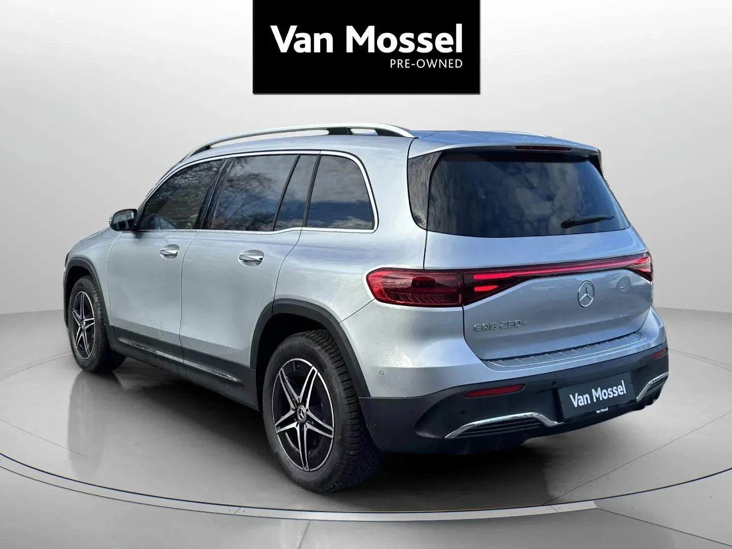 Mercedes-Benz-EQB-image-6