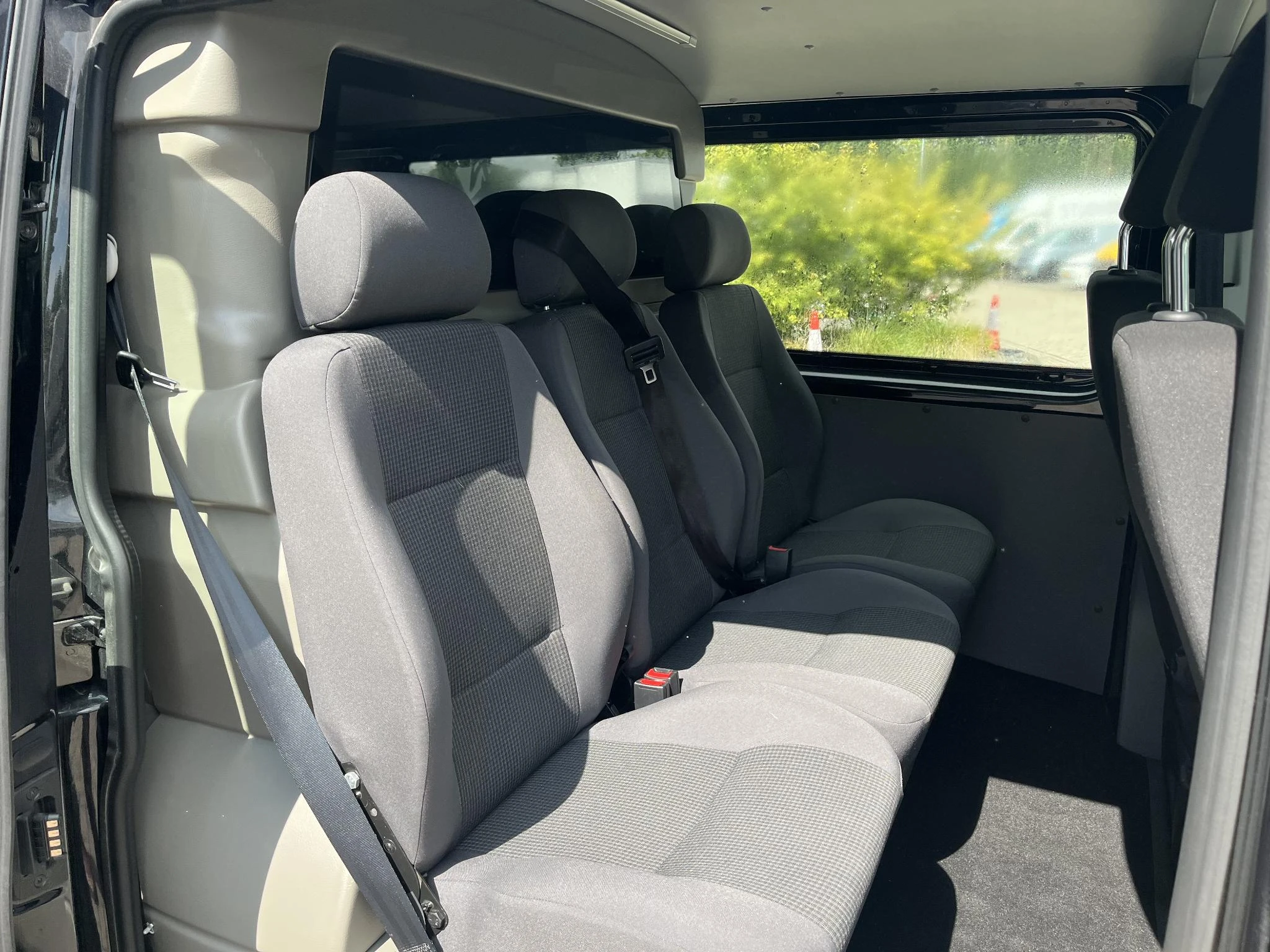 Volkswagen-Transporter-image-3