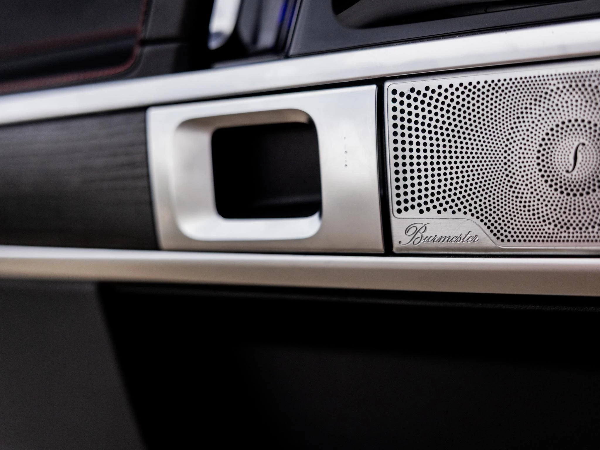 Mercedes-Benz-G-Klasse-image-25