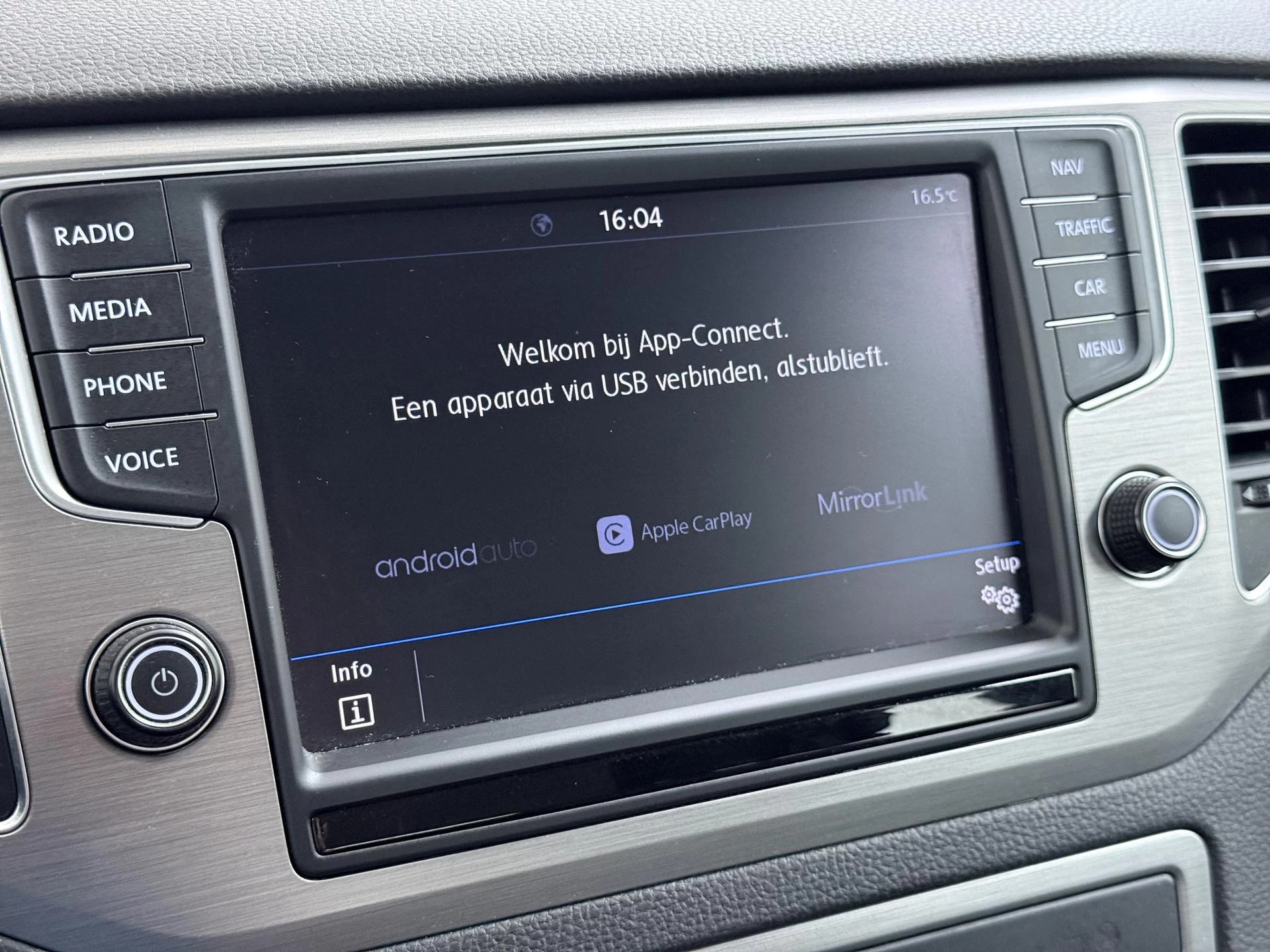 Volkswagen-Golf Sportsvan-image-22