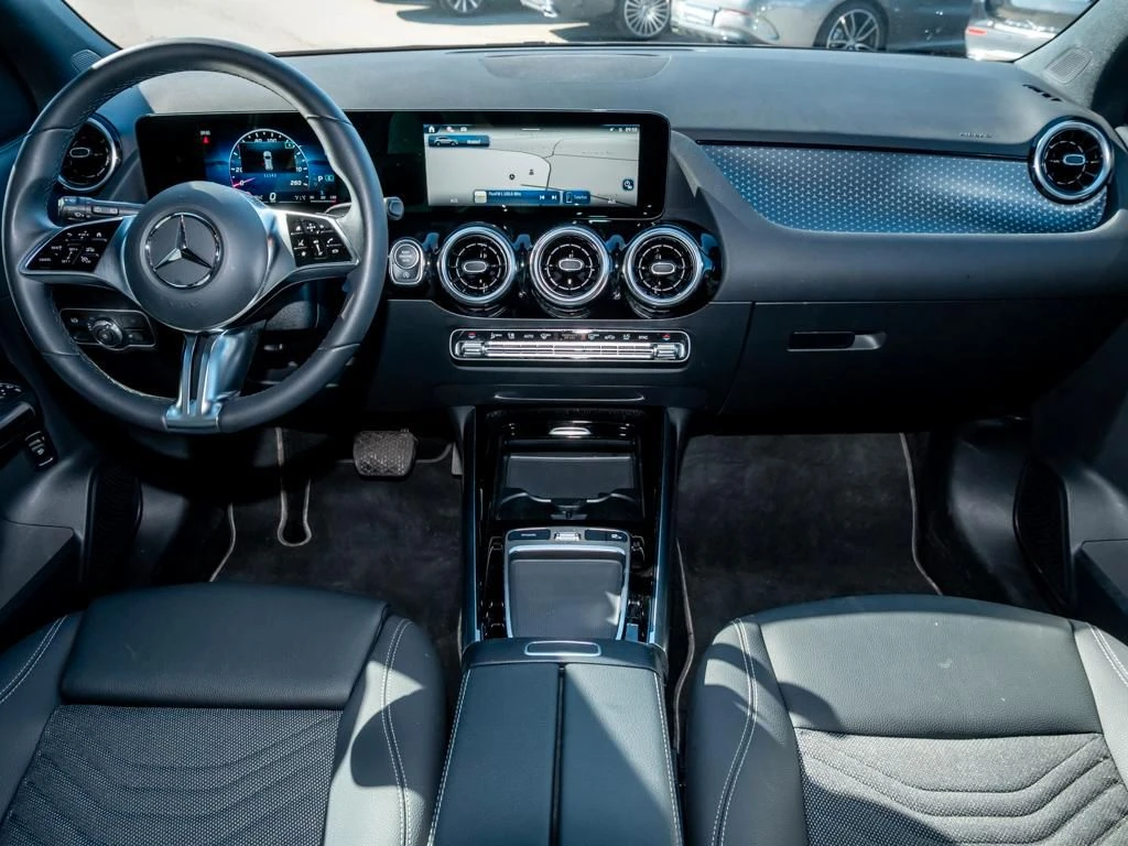 Mercedes-Benz-GLA 200 d-image-13