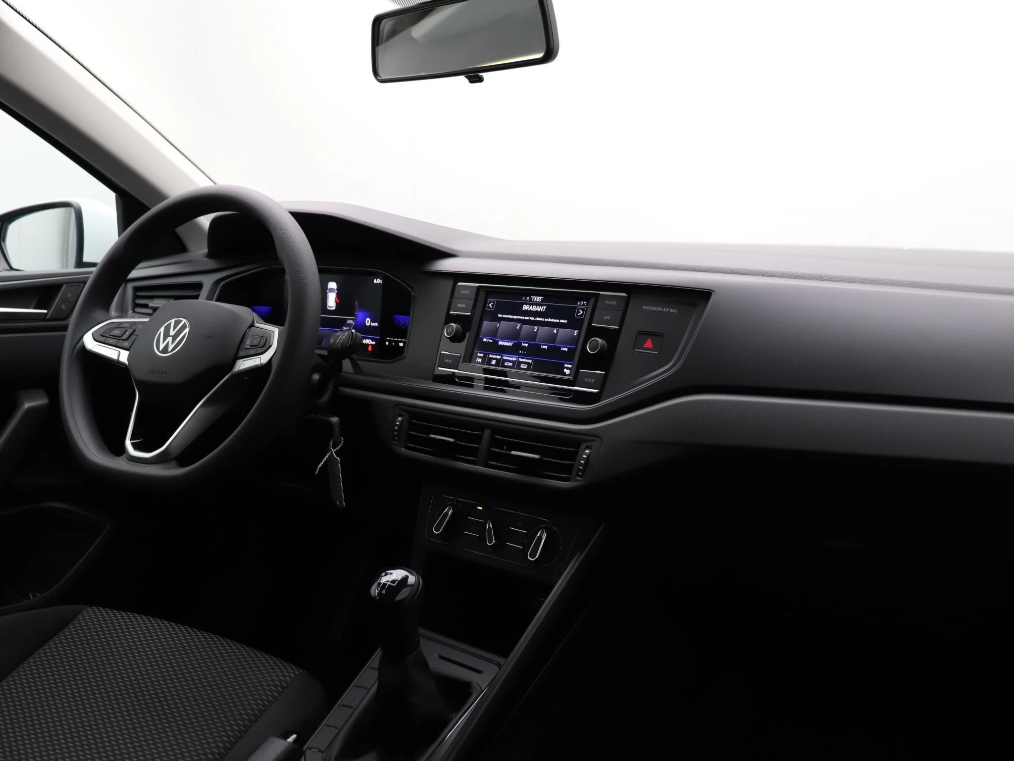 Volkswagen-Polo-image-14