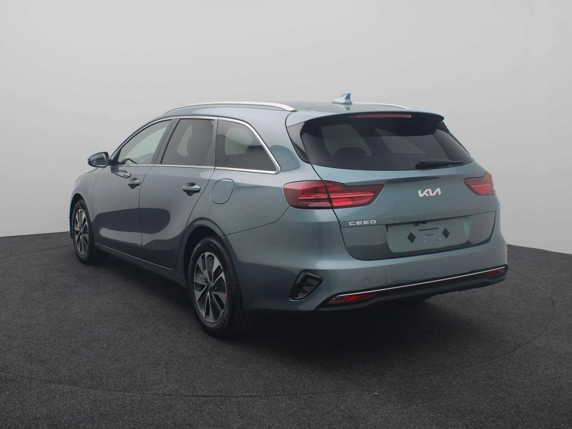 Kia-Ceed Sportswagon-image-1
