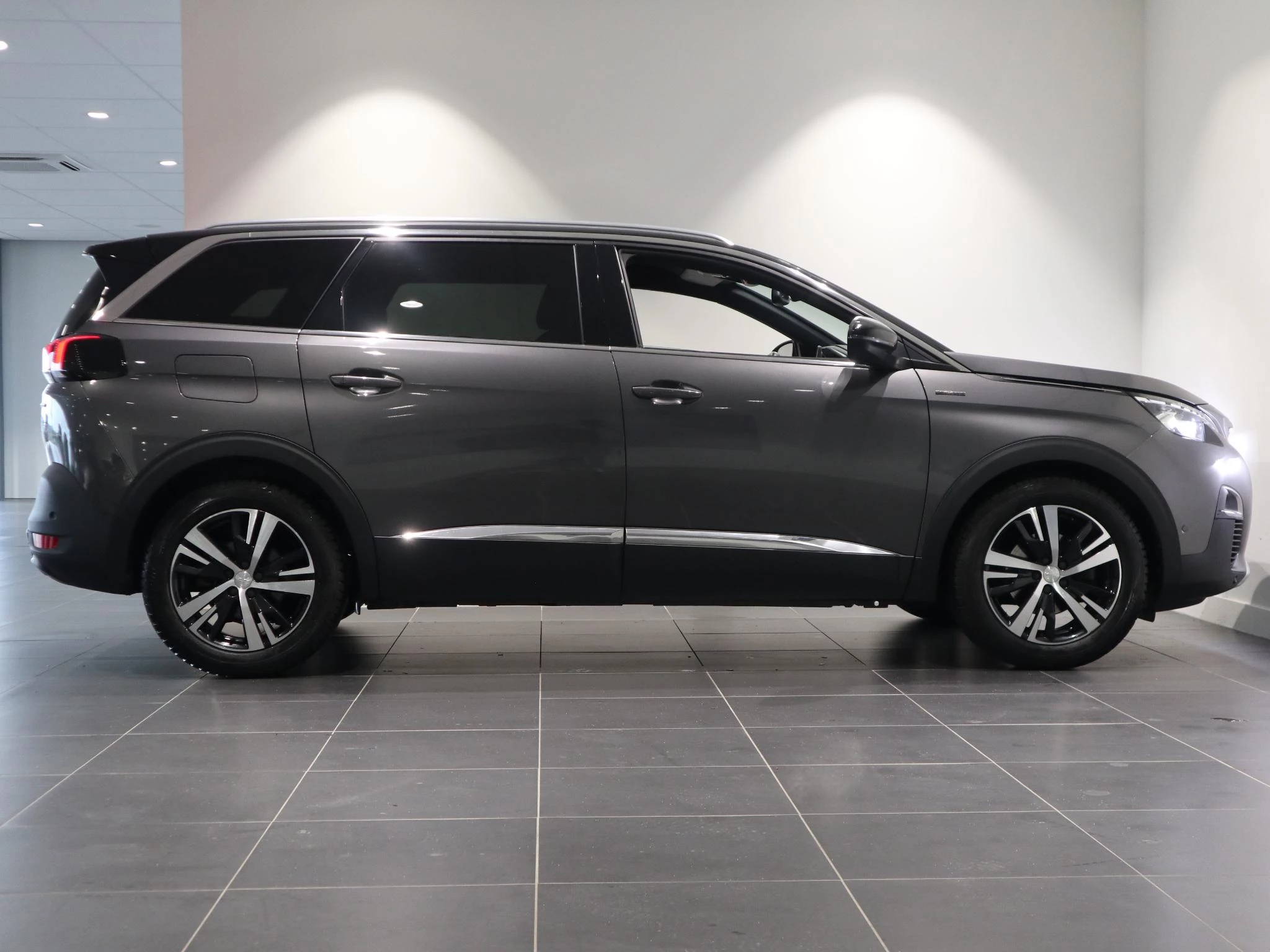 Peugeot-5008-image-5