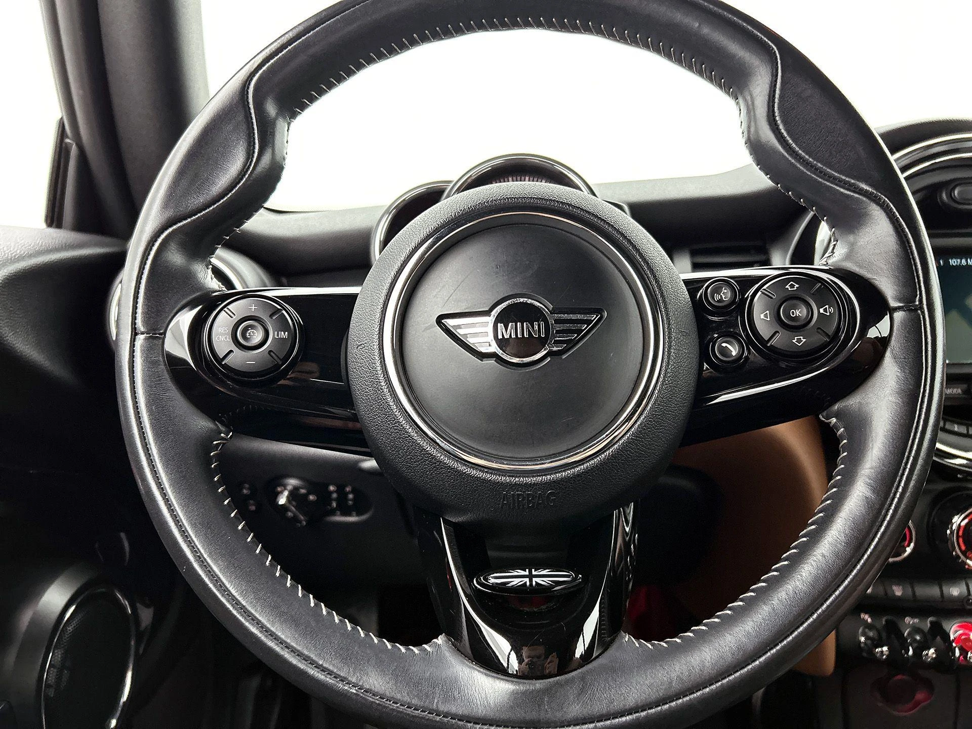 MINI-Cooper Cabrio-image-32