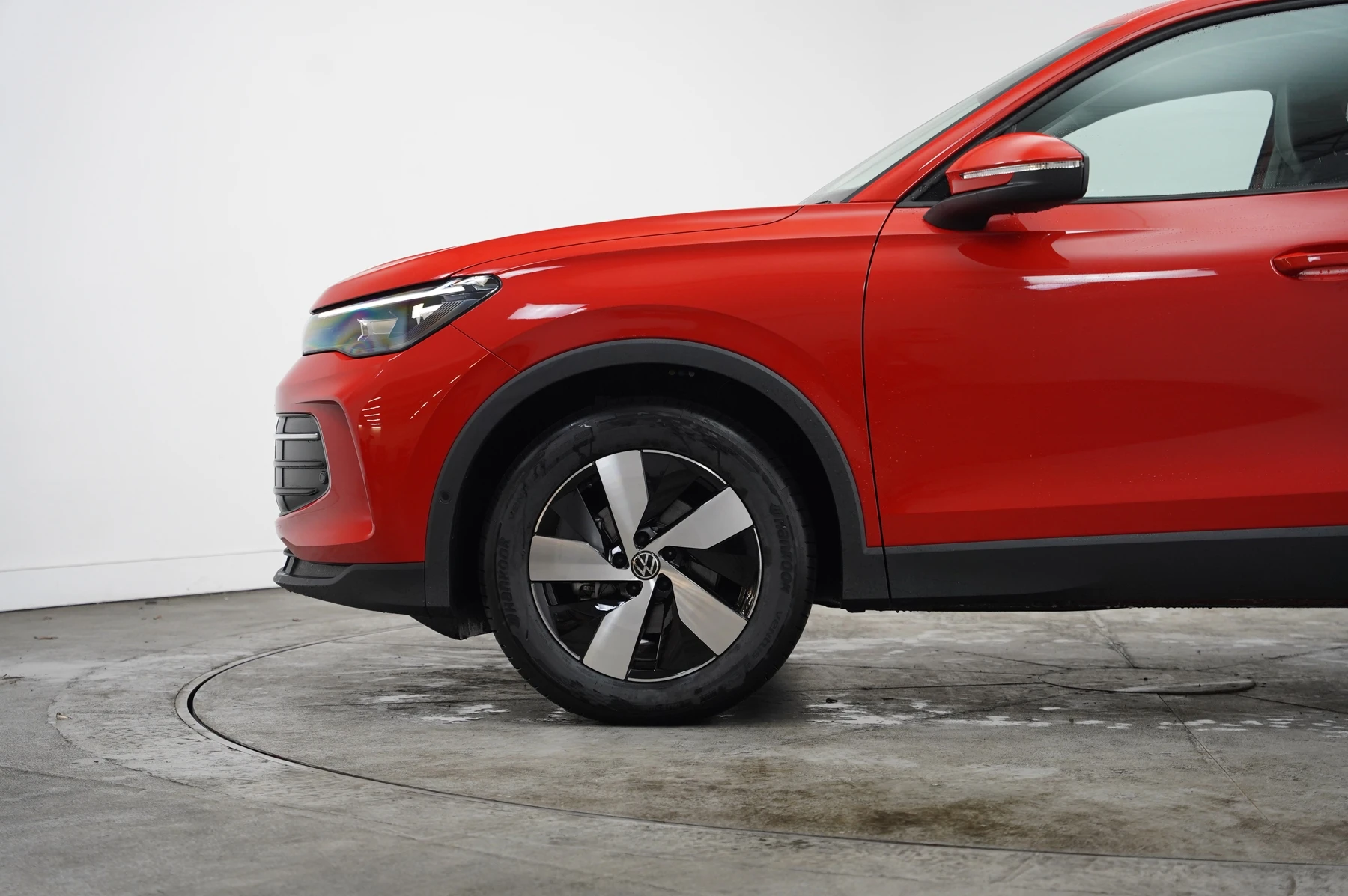 Volkswagen-Tiguan-image-4