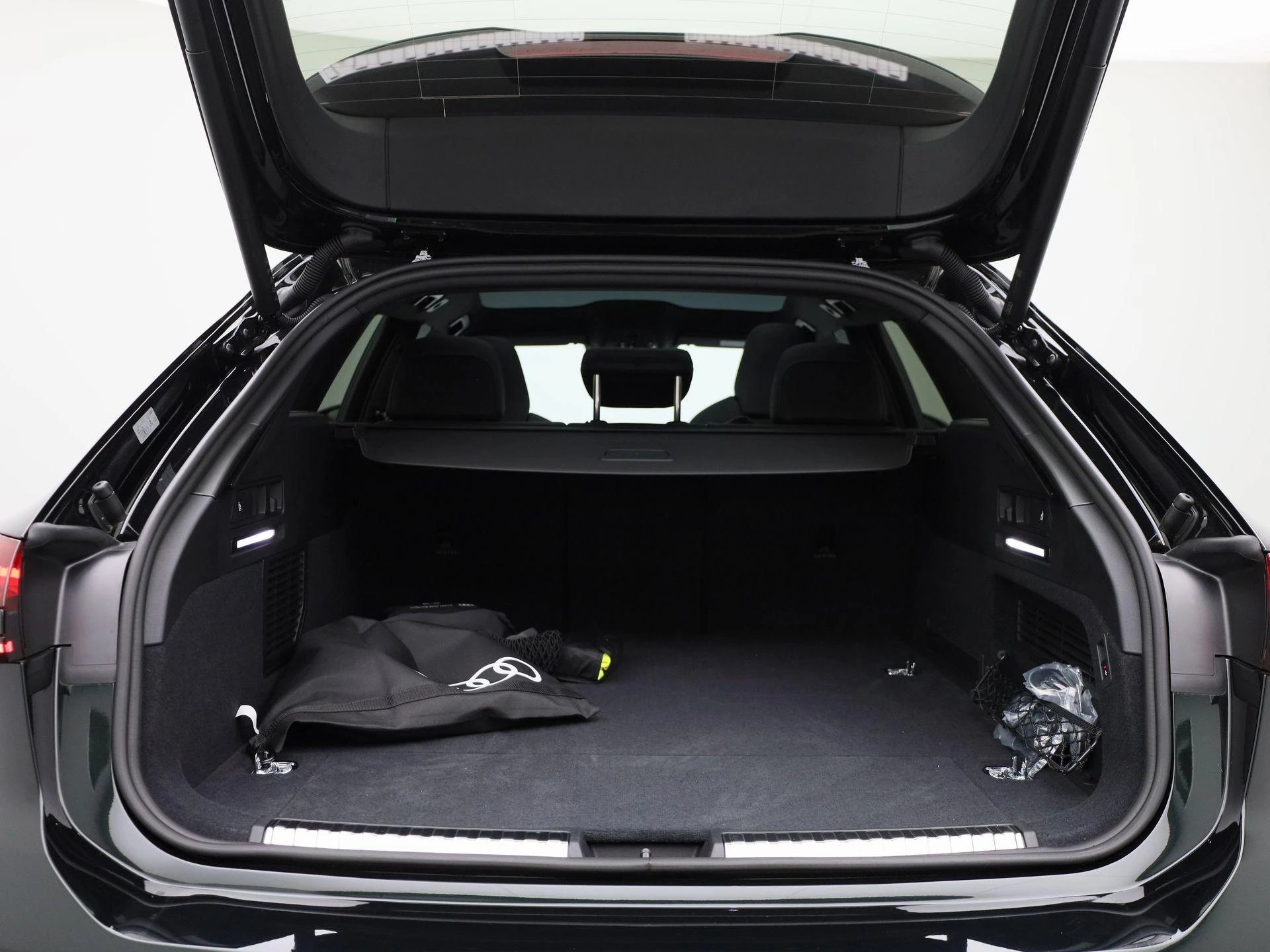 Audi A6 Avant 2.0 e-hybrid quattro S Competition 367 PK