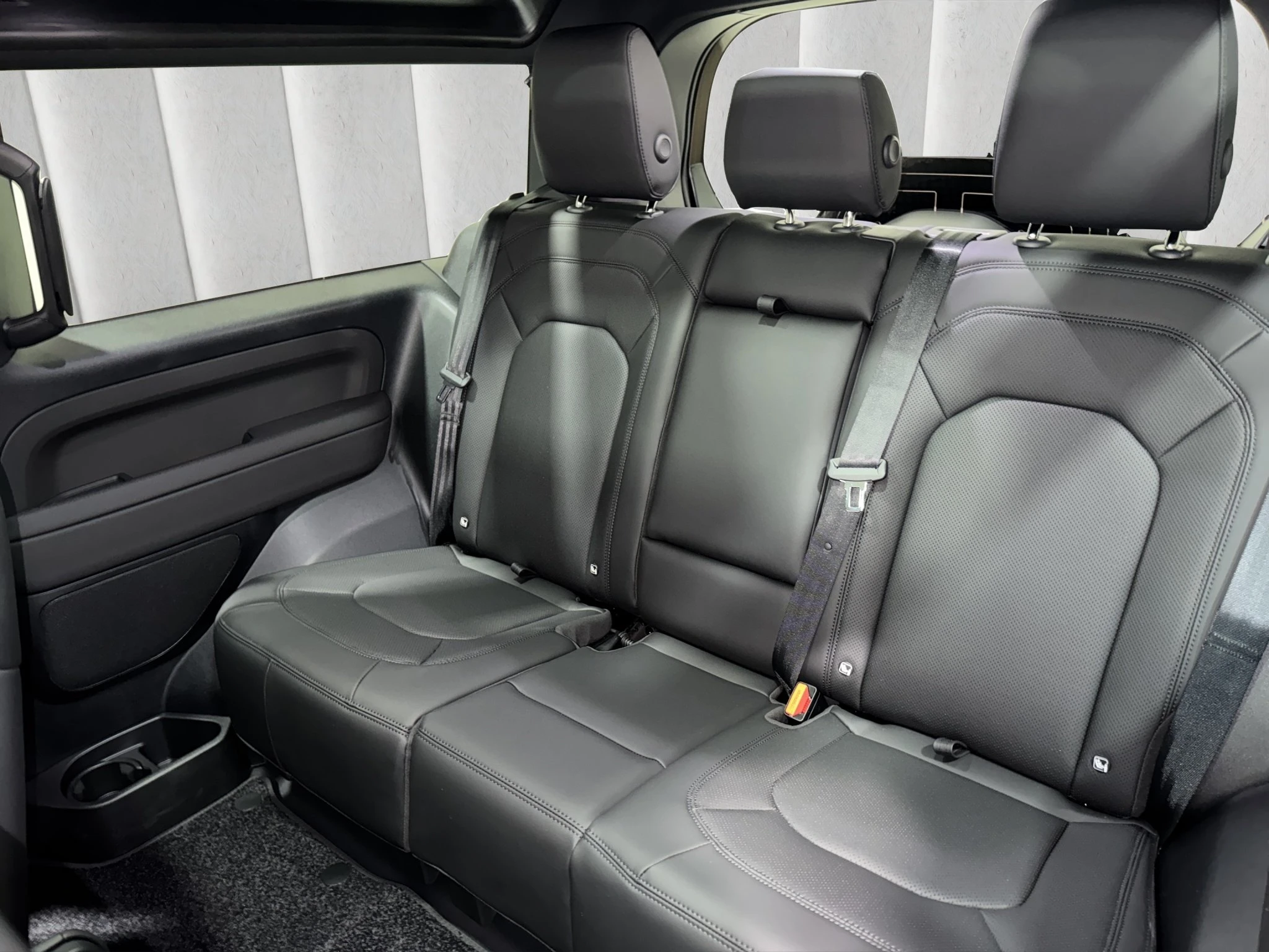 Land Rover-Defender-image-7