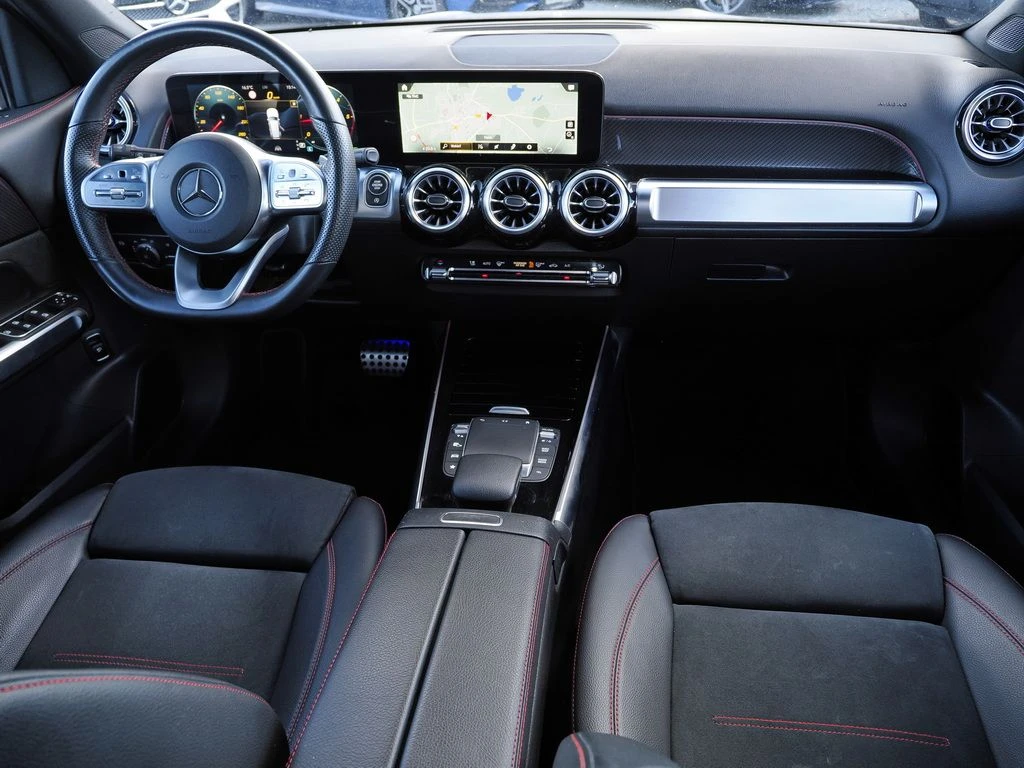 Mercedes-Benz-GLB 220 d-image-12