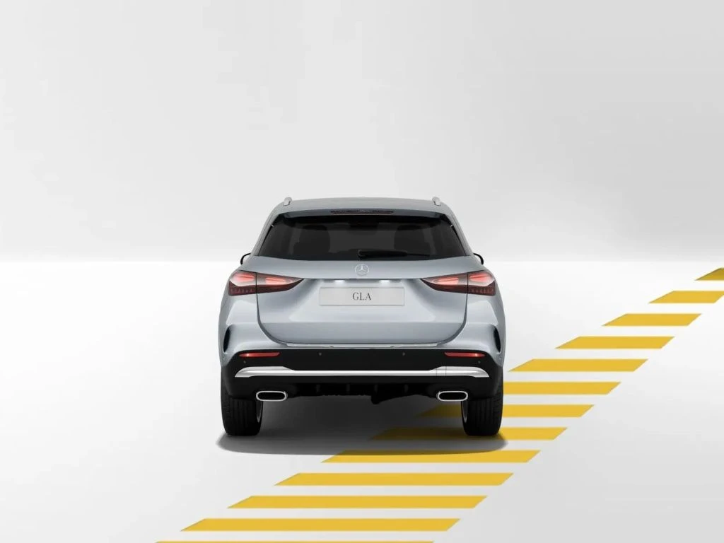 Mercedes-Benz-GLA 250-image-5