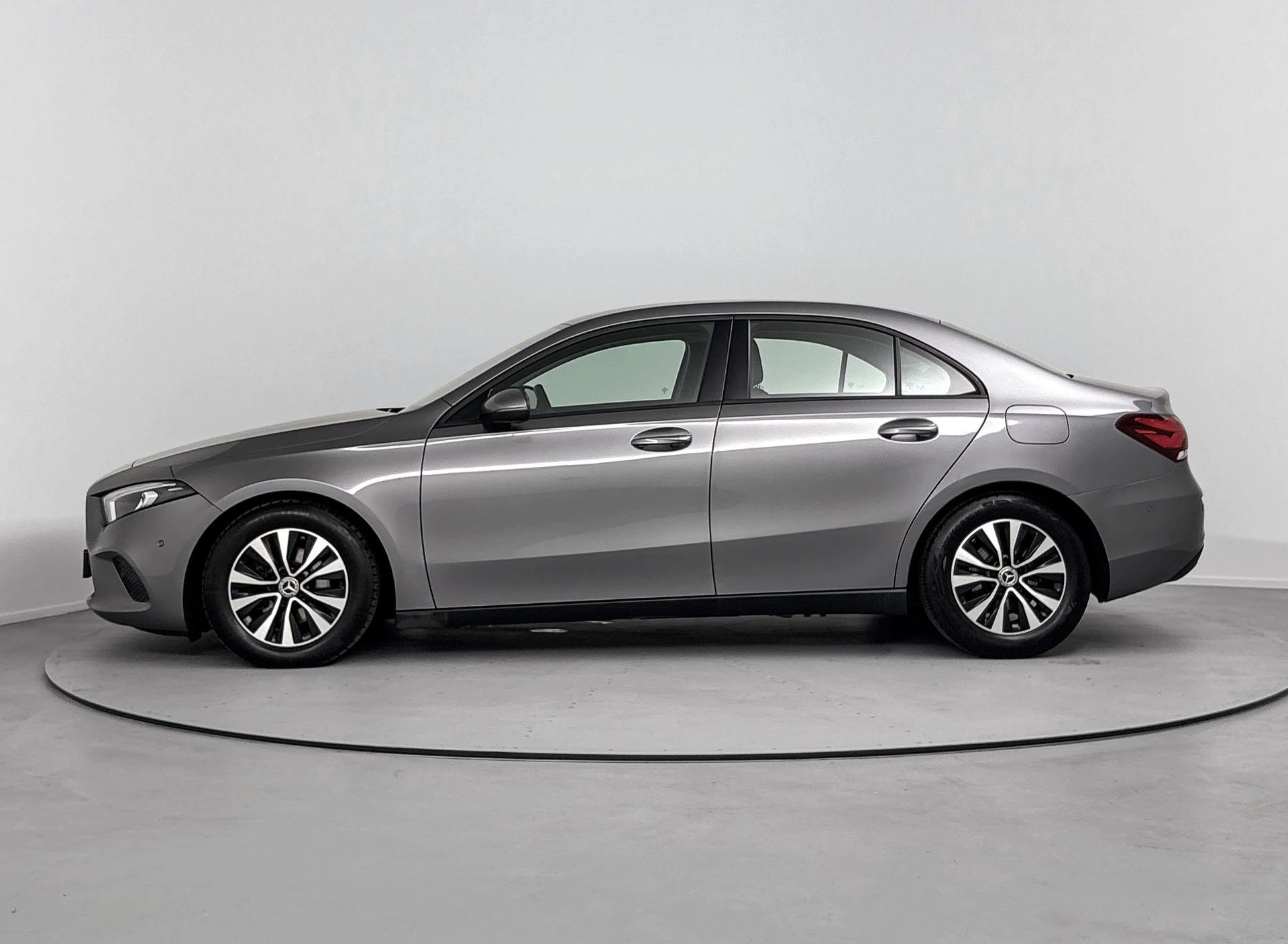 Mercedes-Benz-A-Klasse-image-1