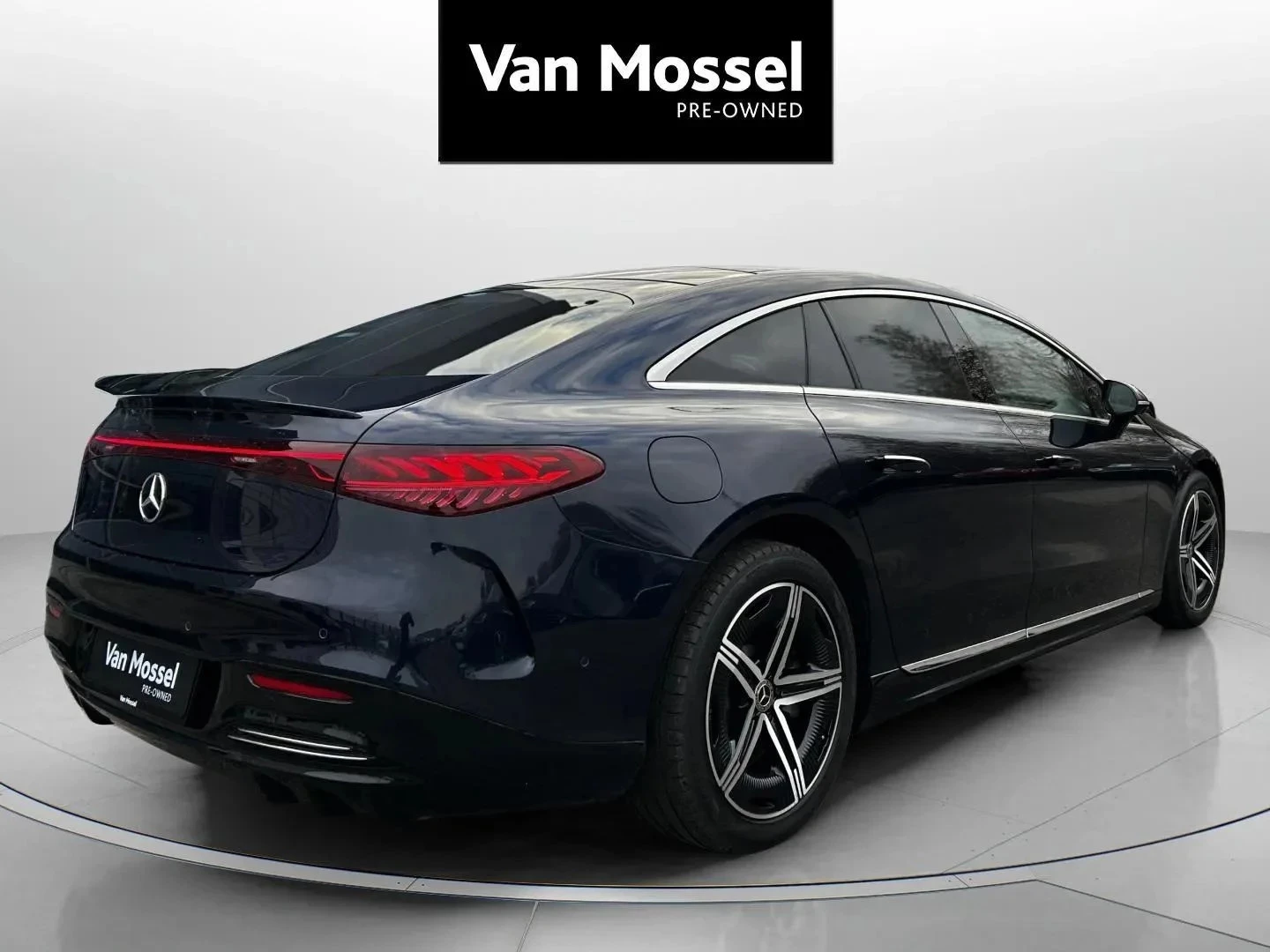 Mercedes-Benz-EQS-image-4