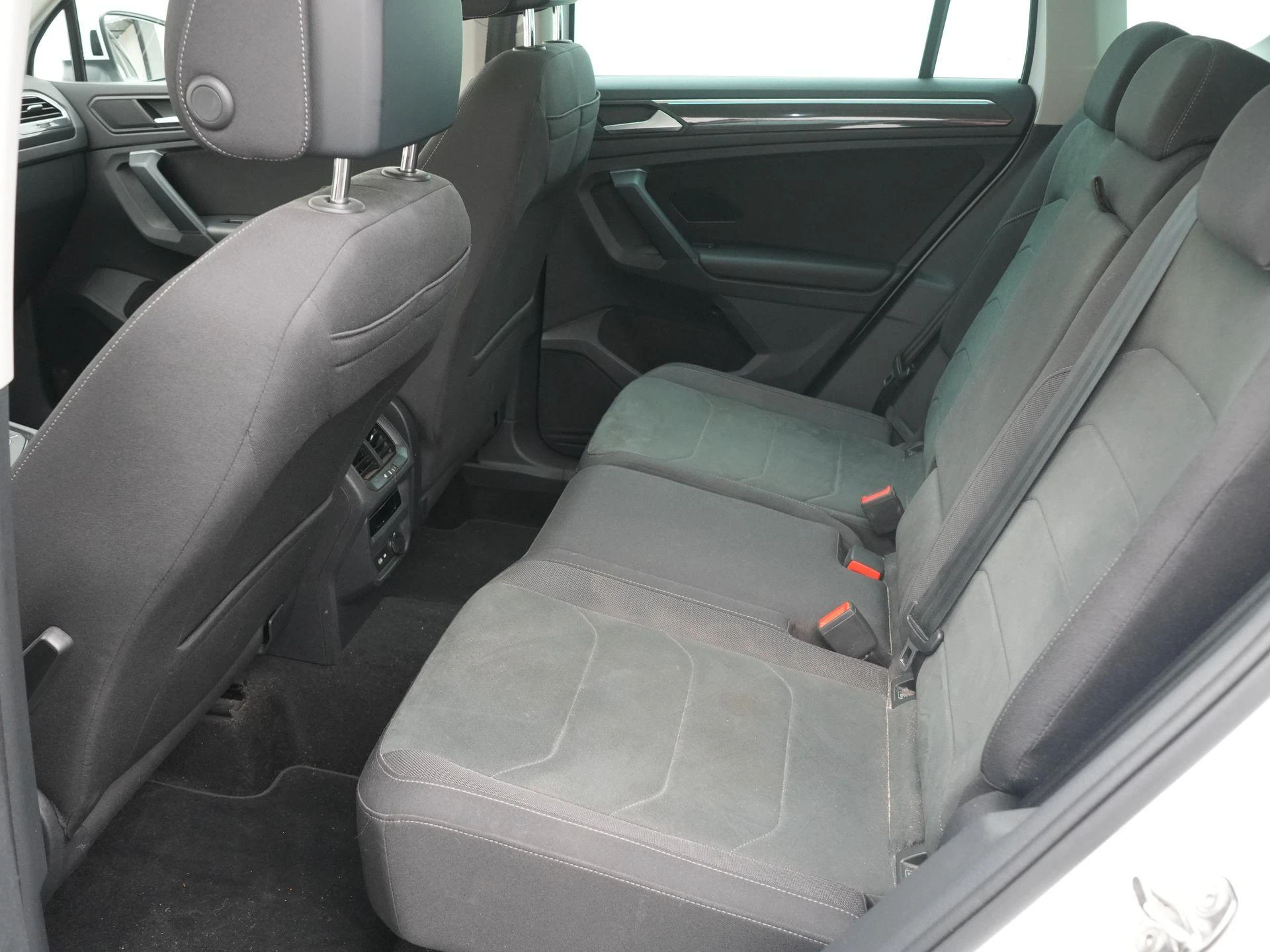 Volkswagen-Tiguan-image-9
